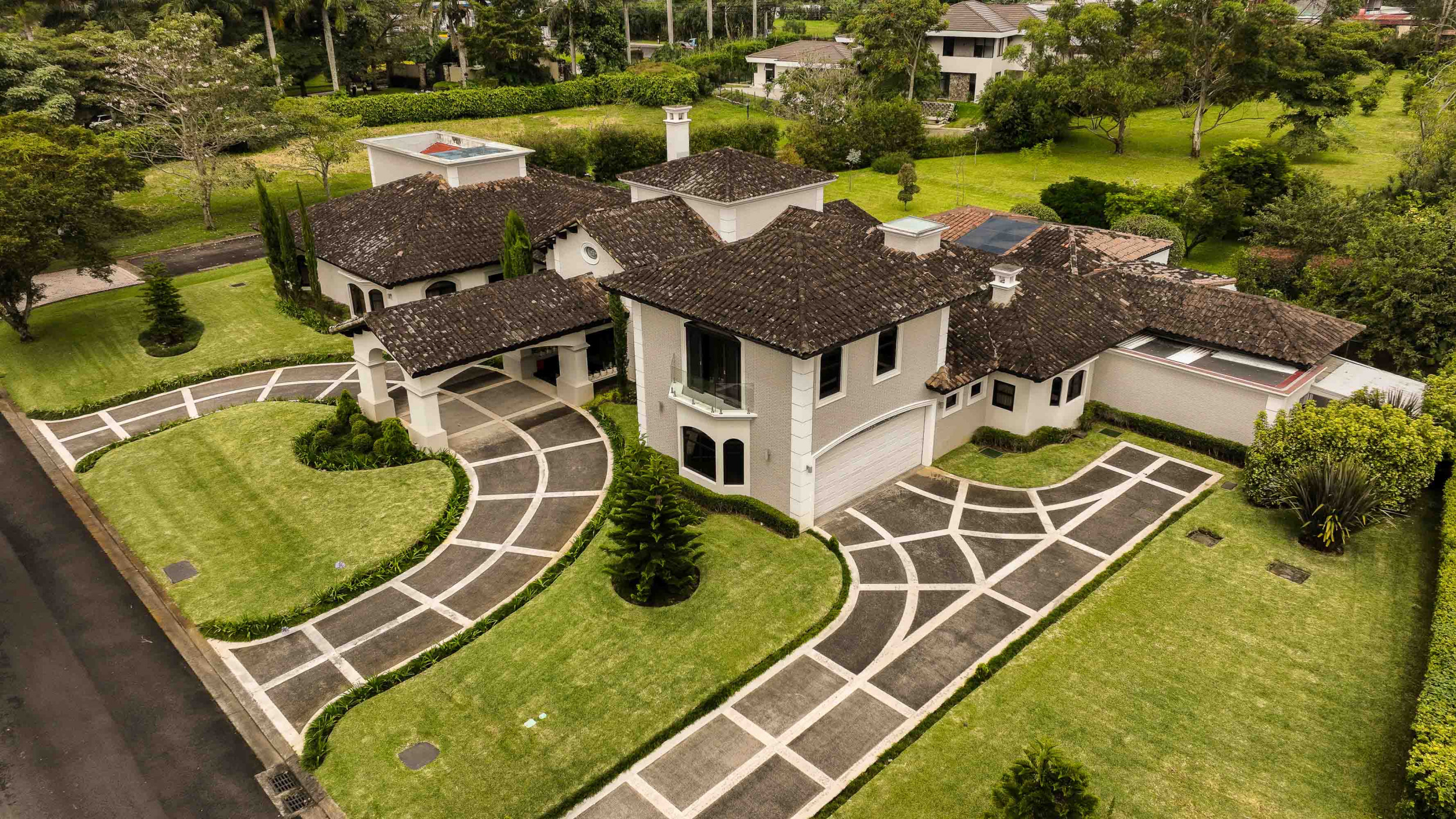 Monteran Luxury Estate: Exquisite 3-Bedroom Residence SOLD
