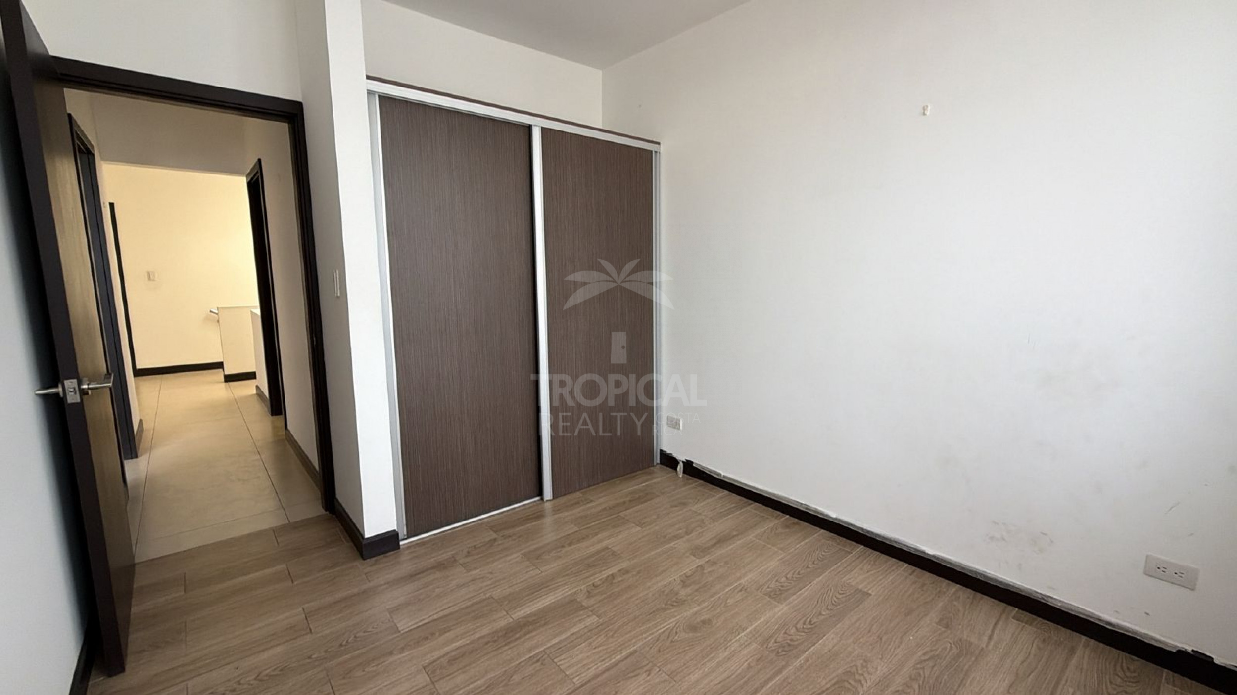 Contemporary Townhome for Sale in Pozos de Santa Ana – Comfort, Location & Great Value