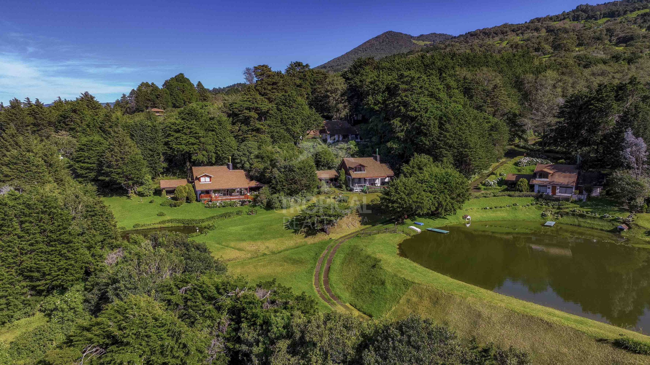 Alpine-Inspired Mountain Retreat in Monte Lagos, Heredia – A Nature Lover’s Paradise