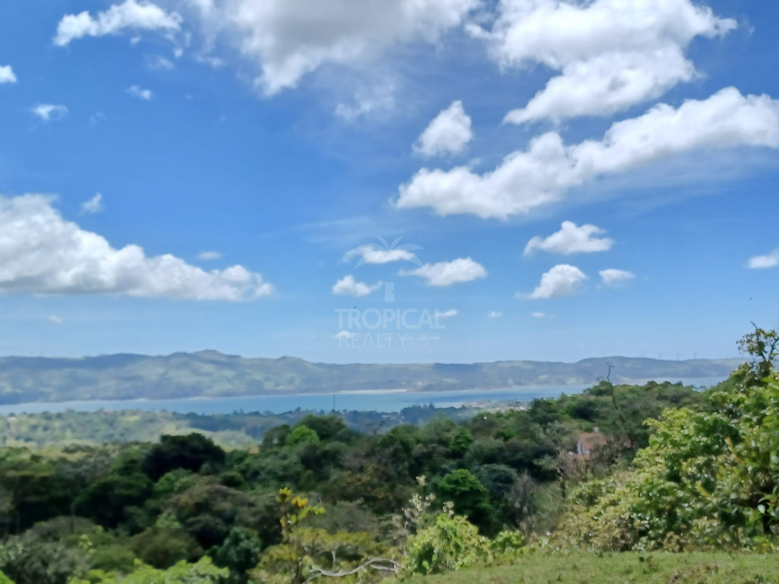65-Acre Lakeview Property in Nuevo Arenal, Ideal for Family Residential Development