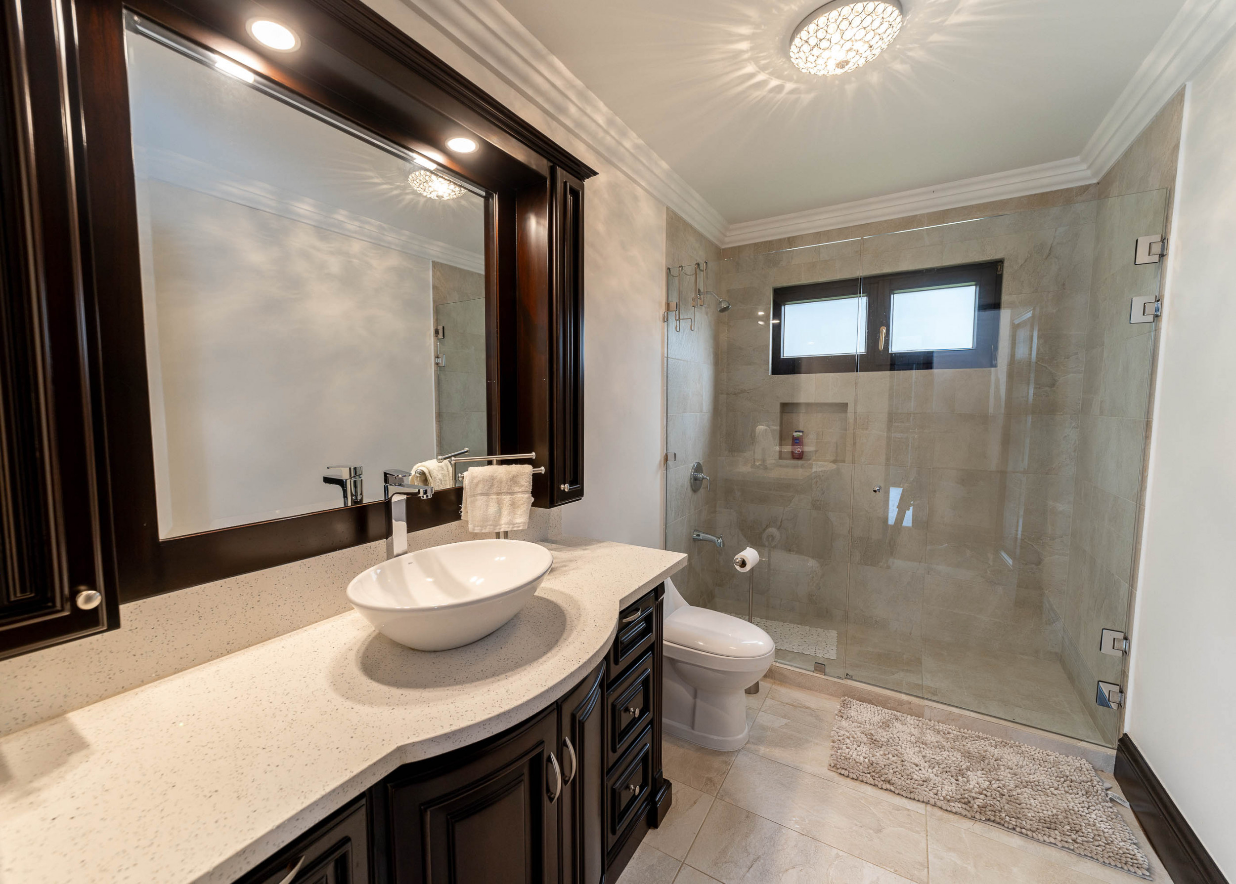 Monteran Luxury Estate: Exquisite 3-Bedroom Residence SOLD