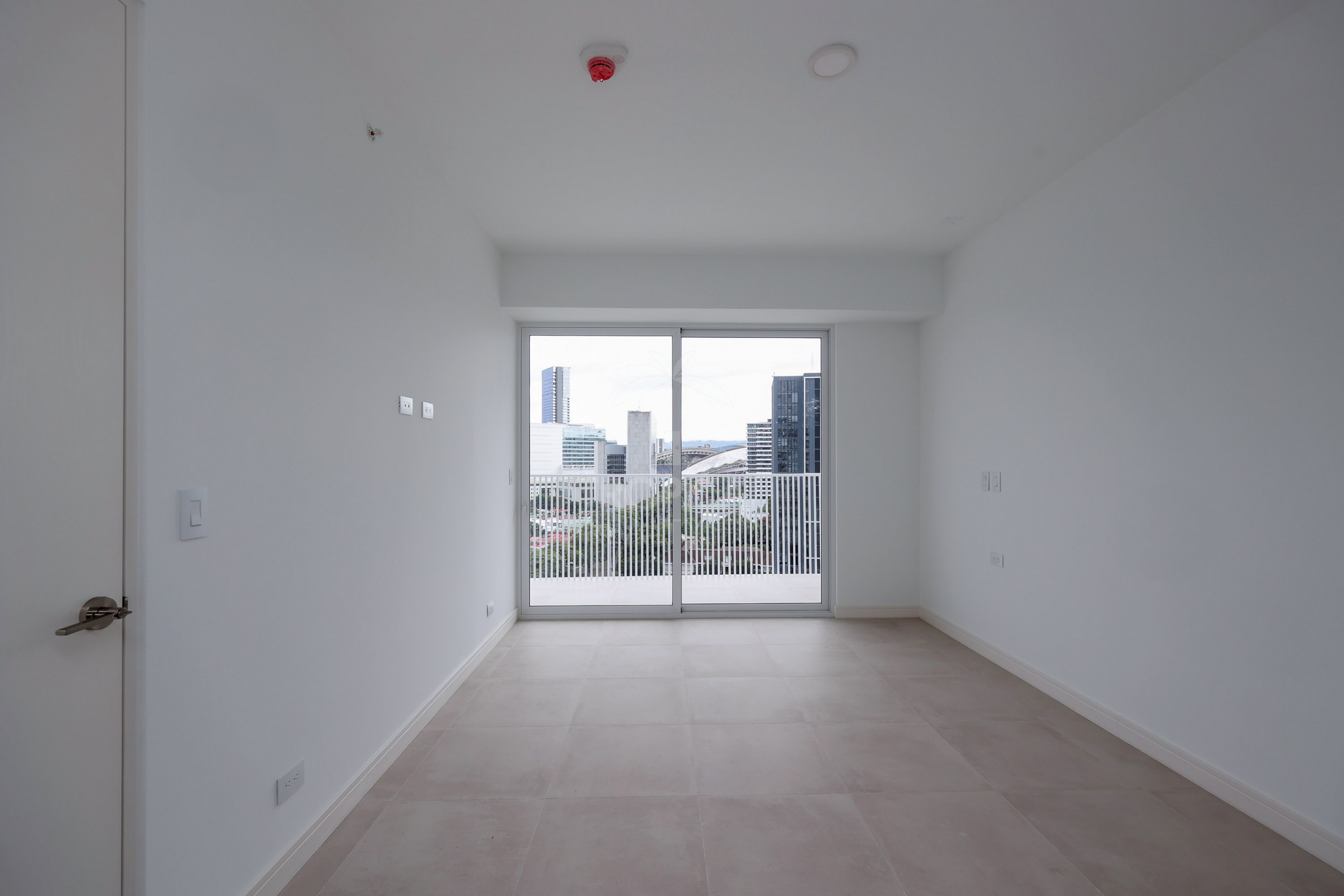 Contemporary City View Apartment – La Sabana, San José
