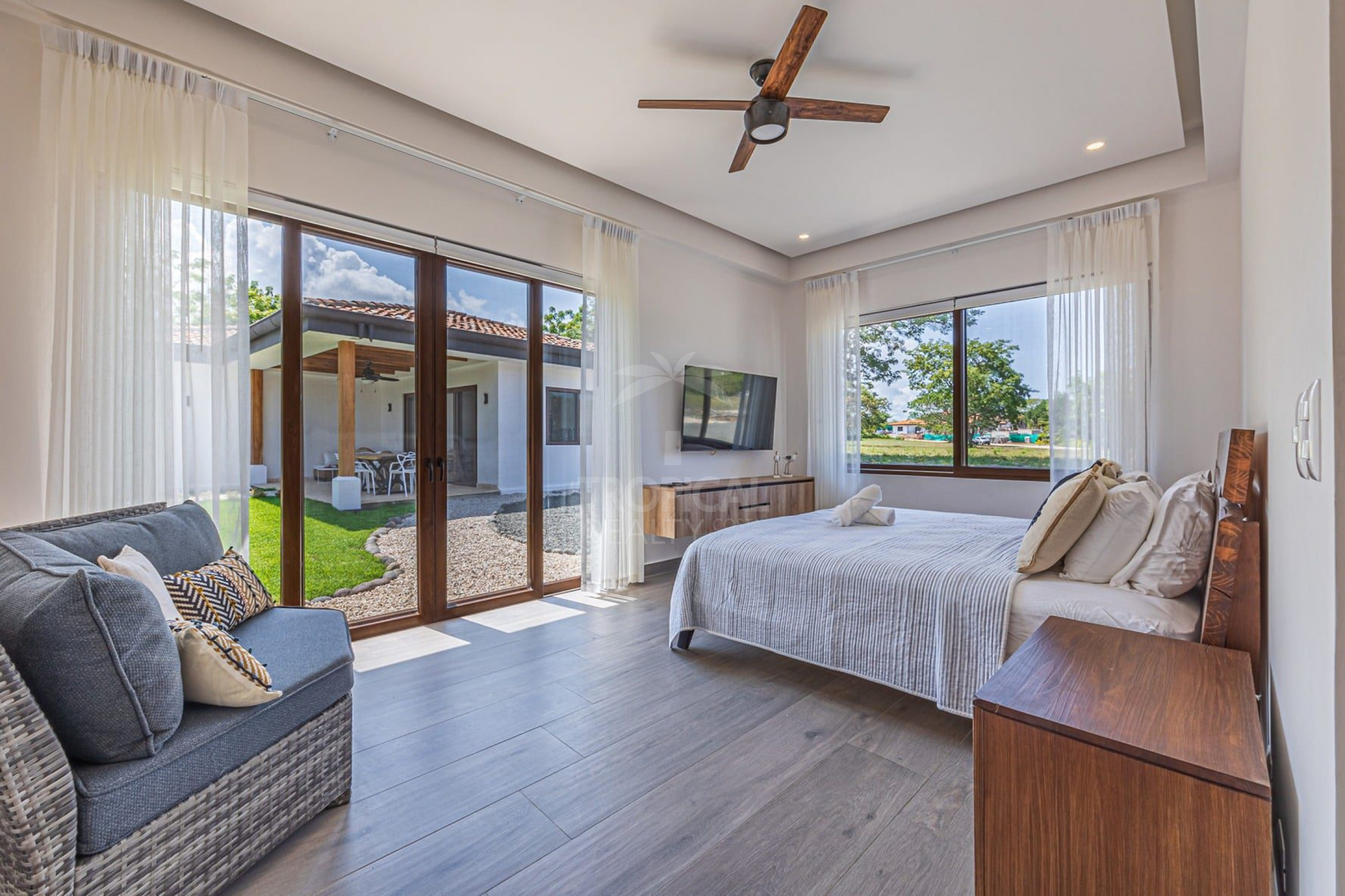 Luxury Villa in Hacienda Pinilla – Guest House, Private Pool & Resort-Style Living