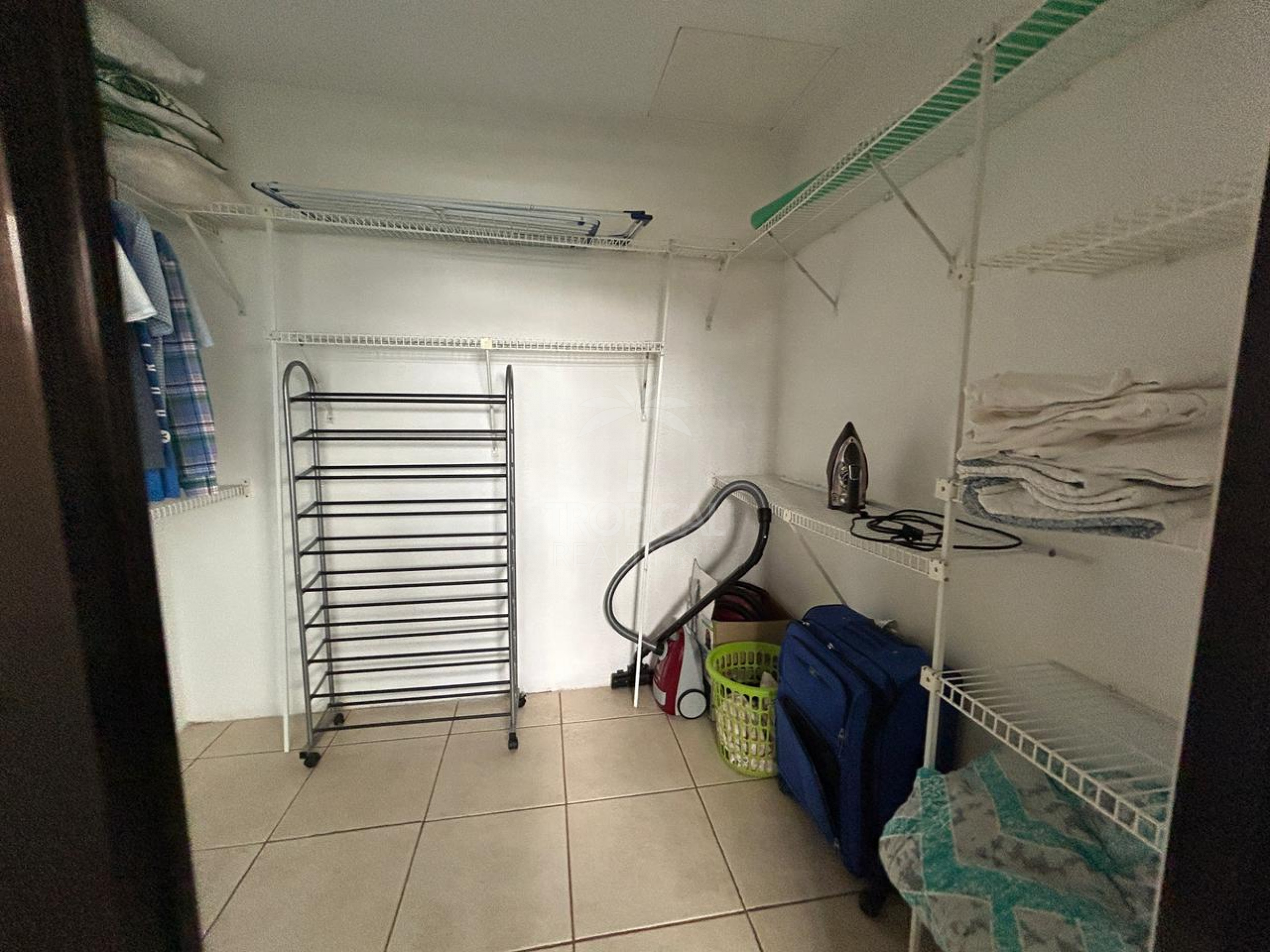 For Sale: Property with Two Independent Apartments – Pozos, Santa Ana