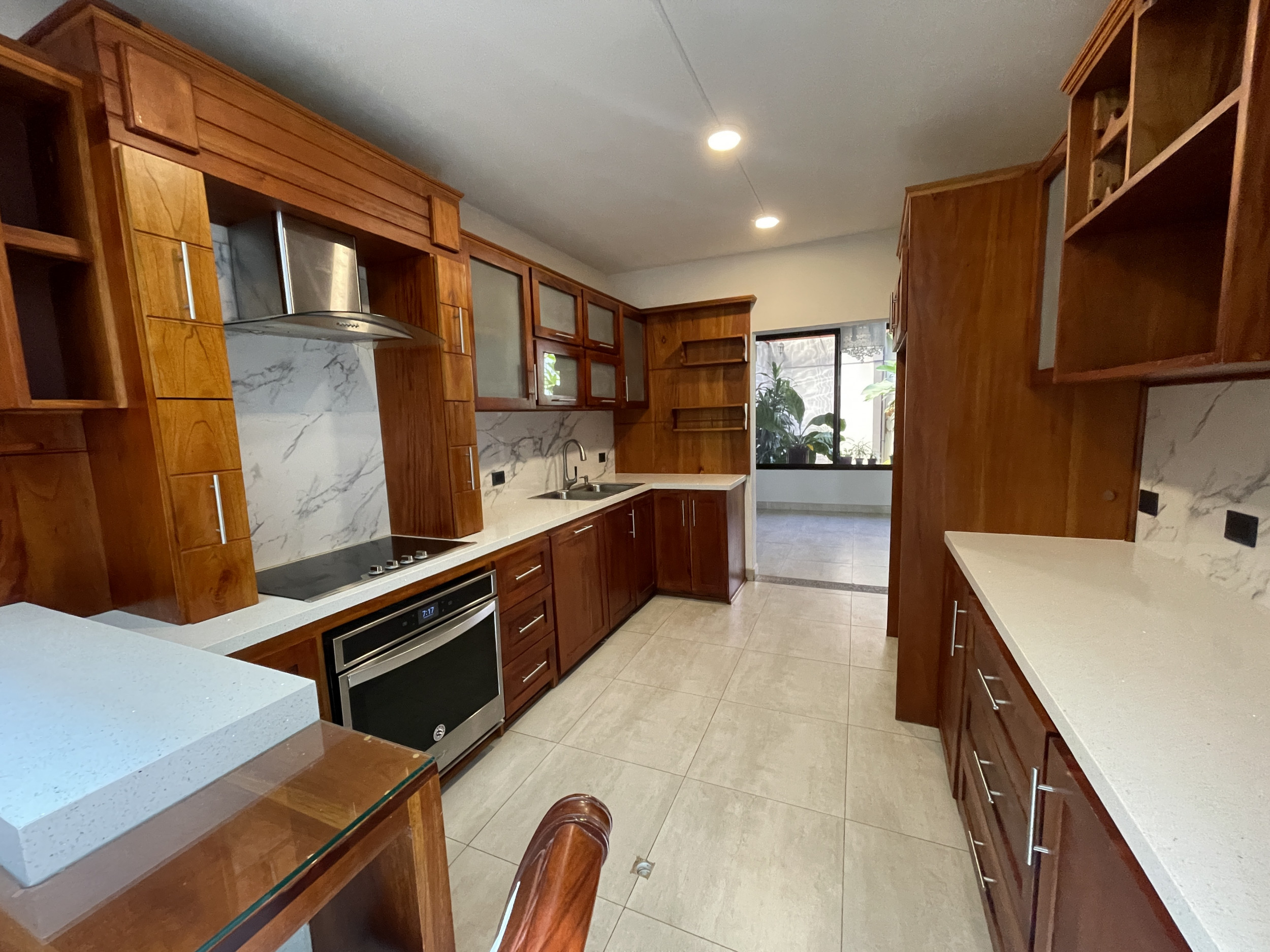 Detached House in Escazú, Trejos Montealegre: For Sale or Rent