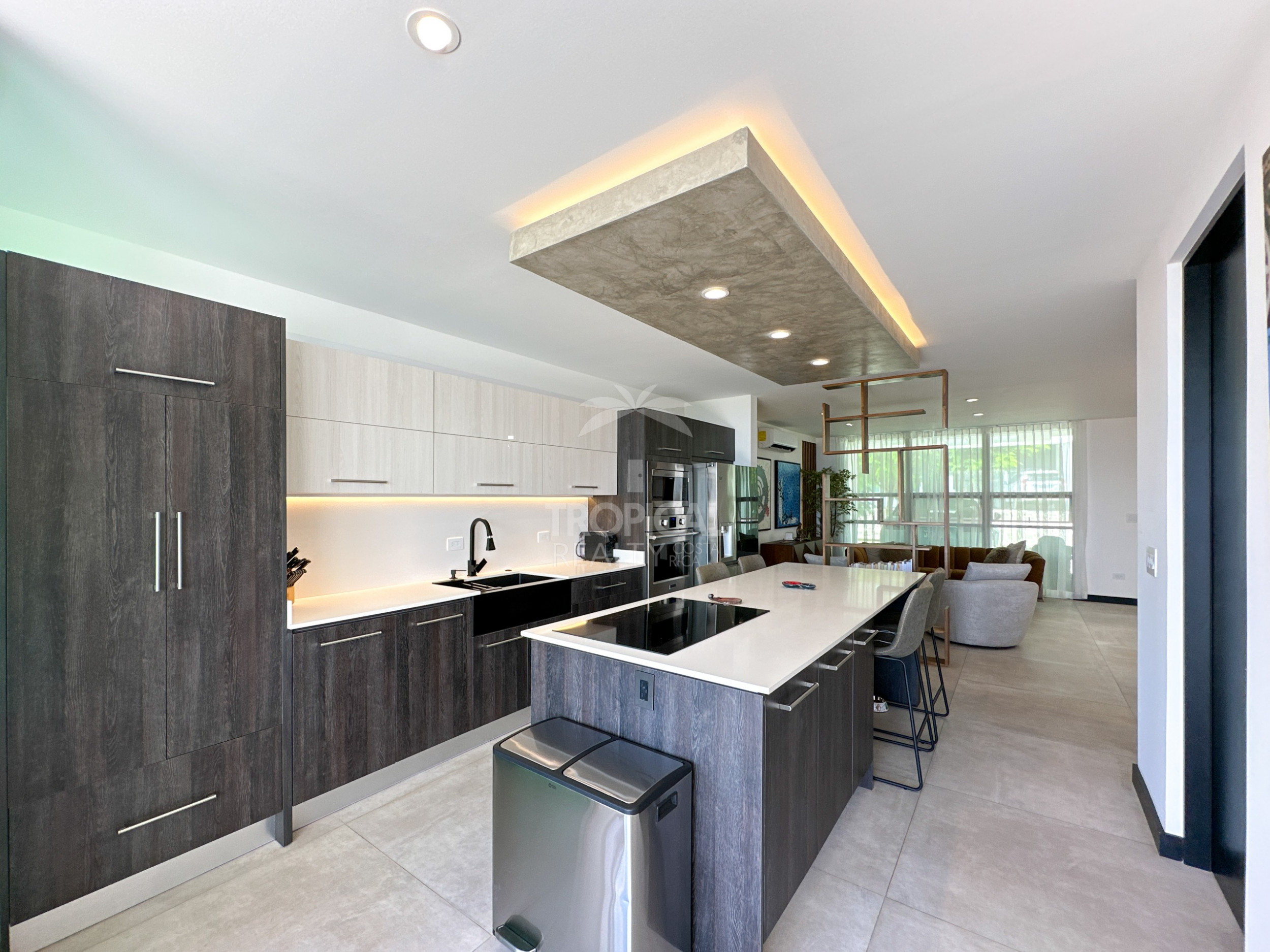 Modern Luxury Home with Panoramic City Views in Exclusive Opportunity!