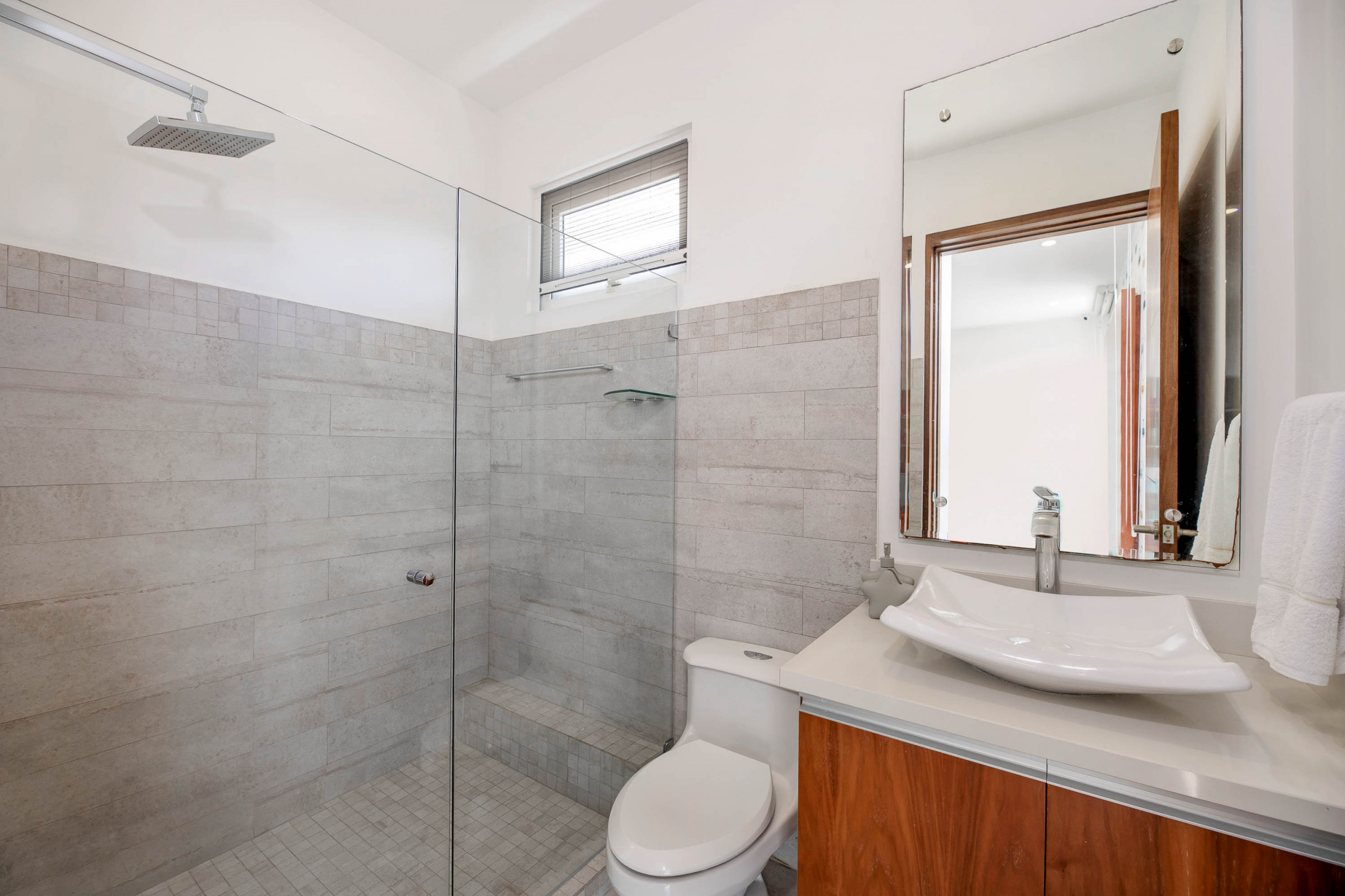 Modern Luxury Home in Gated Community – Valle del Sol, Lindora | 4 Bedrooms, Pool & Smart Features