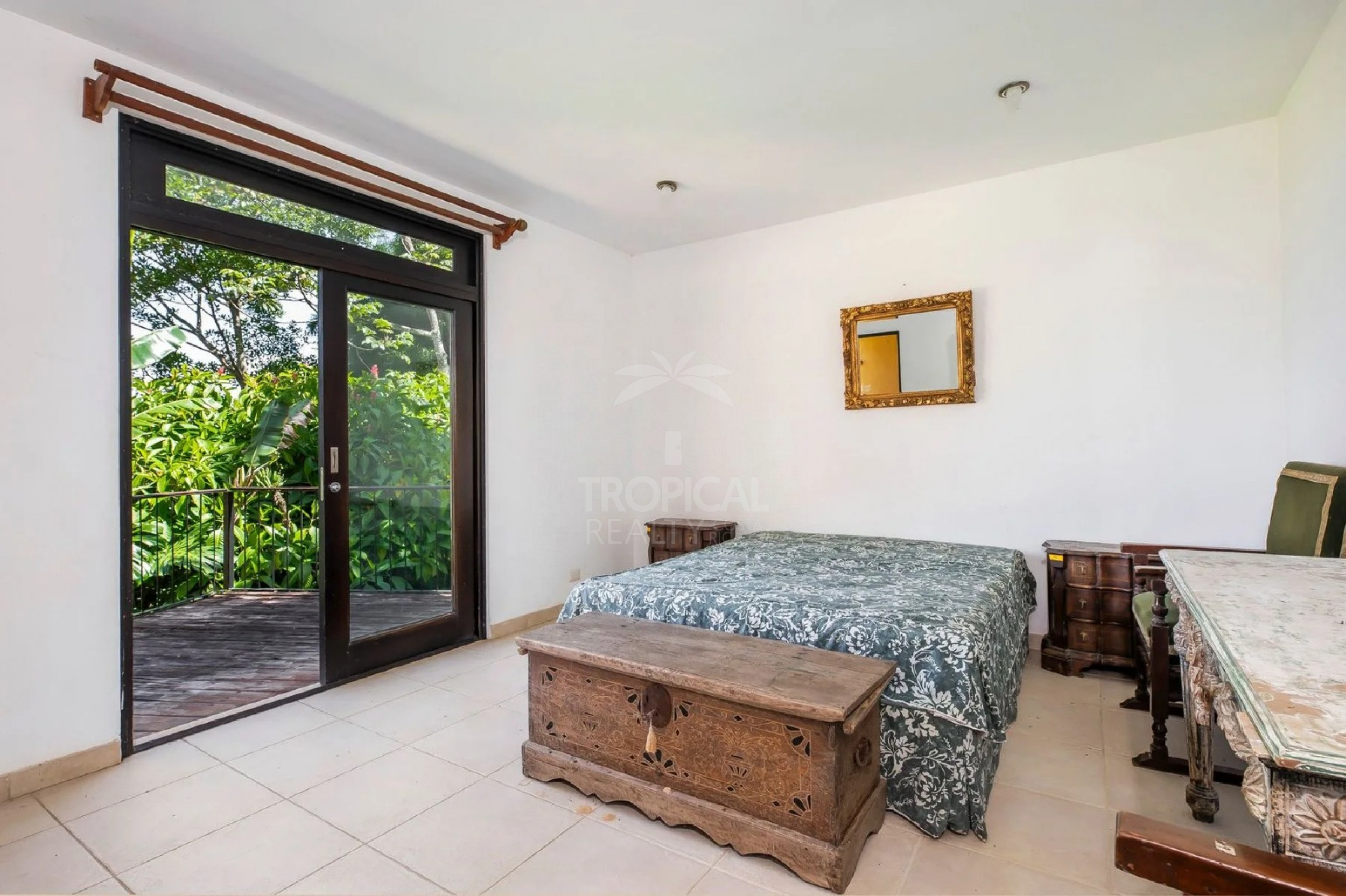 Elegant Italian-Style Villa with Mountain Views – Near Santa Ana, Costa Rica