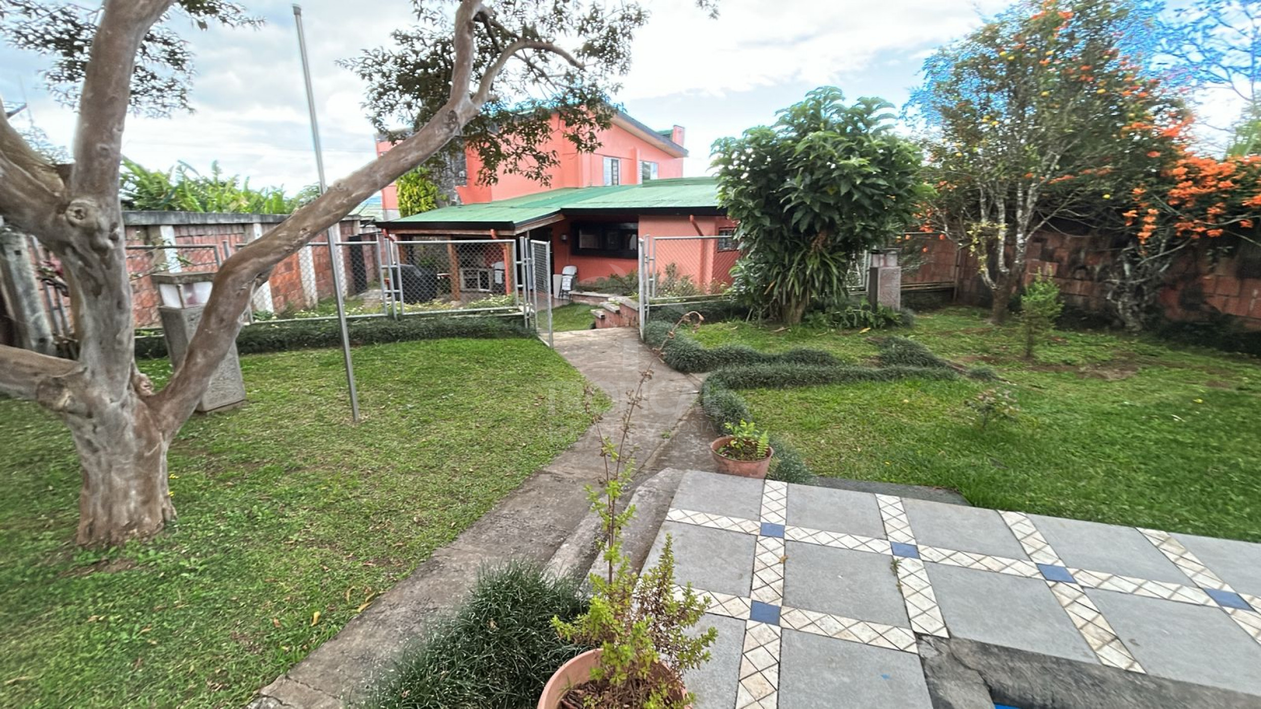 For Sale: House with Mixed Land Use in Granadilla – Large Lot with Development Potential | $819,000