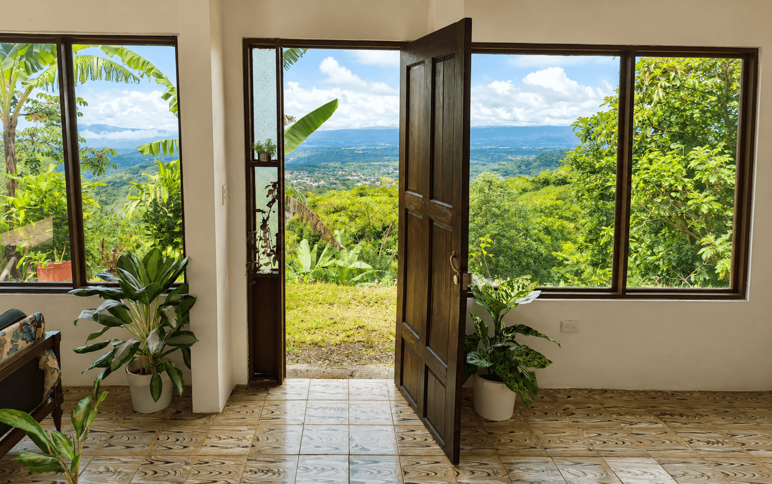 Home with large Lot and Spectacular Panoramic Views in Ciudad Colón