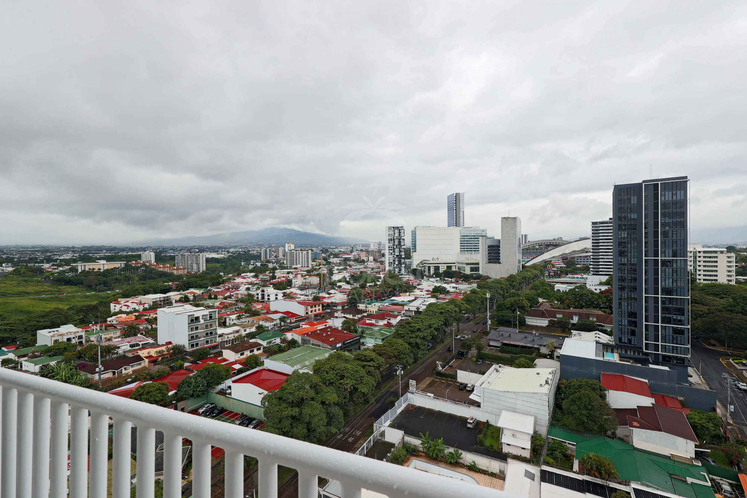 Contemporary City View Apartment – La Sabana, San José