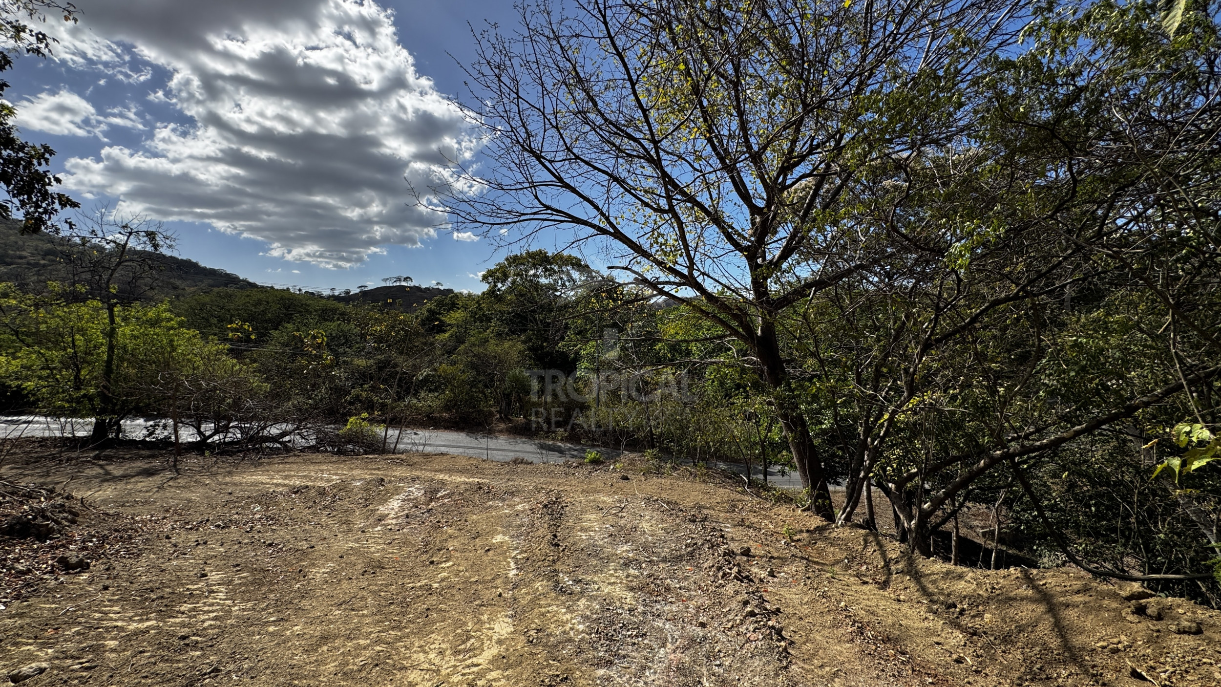 1.4 Hectares in Nuevo Colón, Guanacaste – 92 m Road Frontage