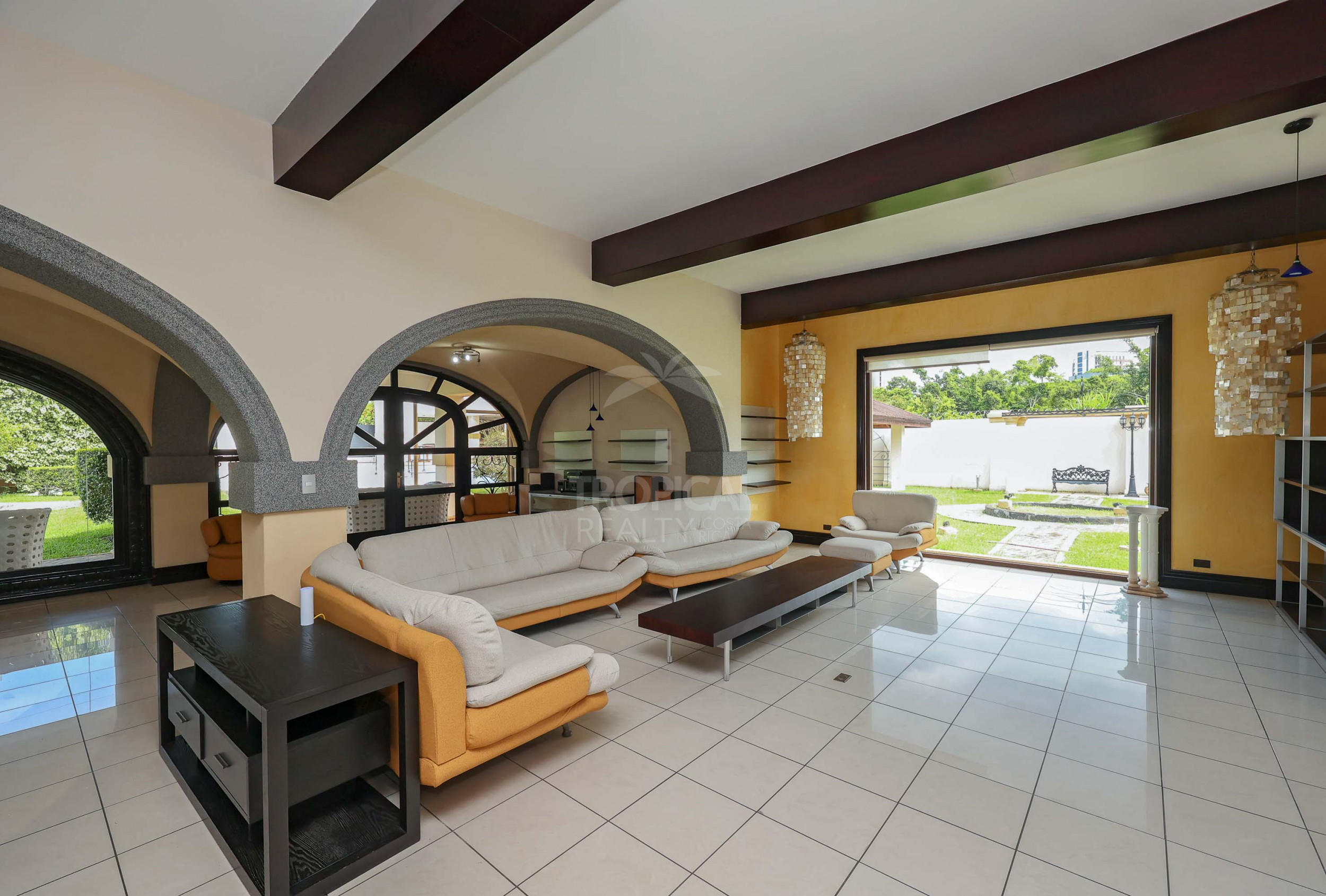 Luxury Home for Sale in Pinares de Curridabat – Modern Elegance Meets Timeless Comfort