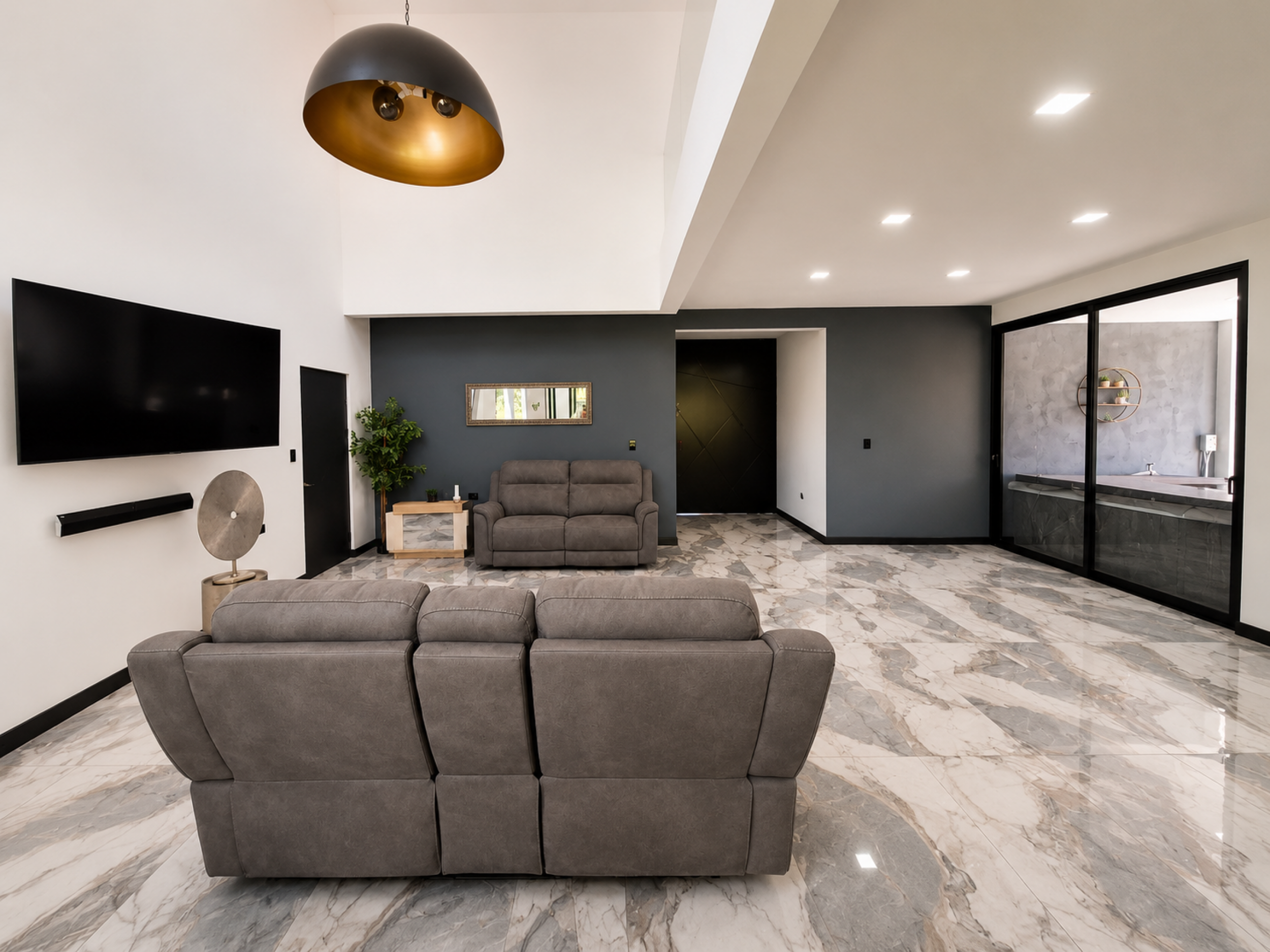 Luxury Home with Independent Apartment in Hacienda Los Reyes | Space, Privacy & Exceptional Value