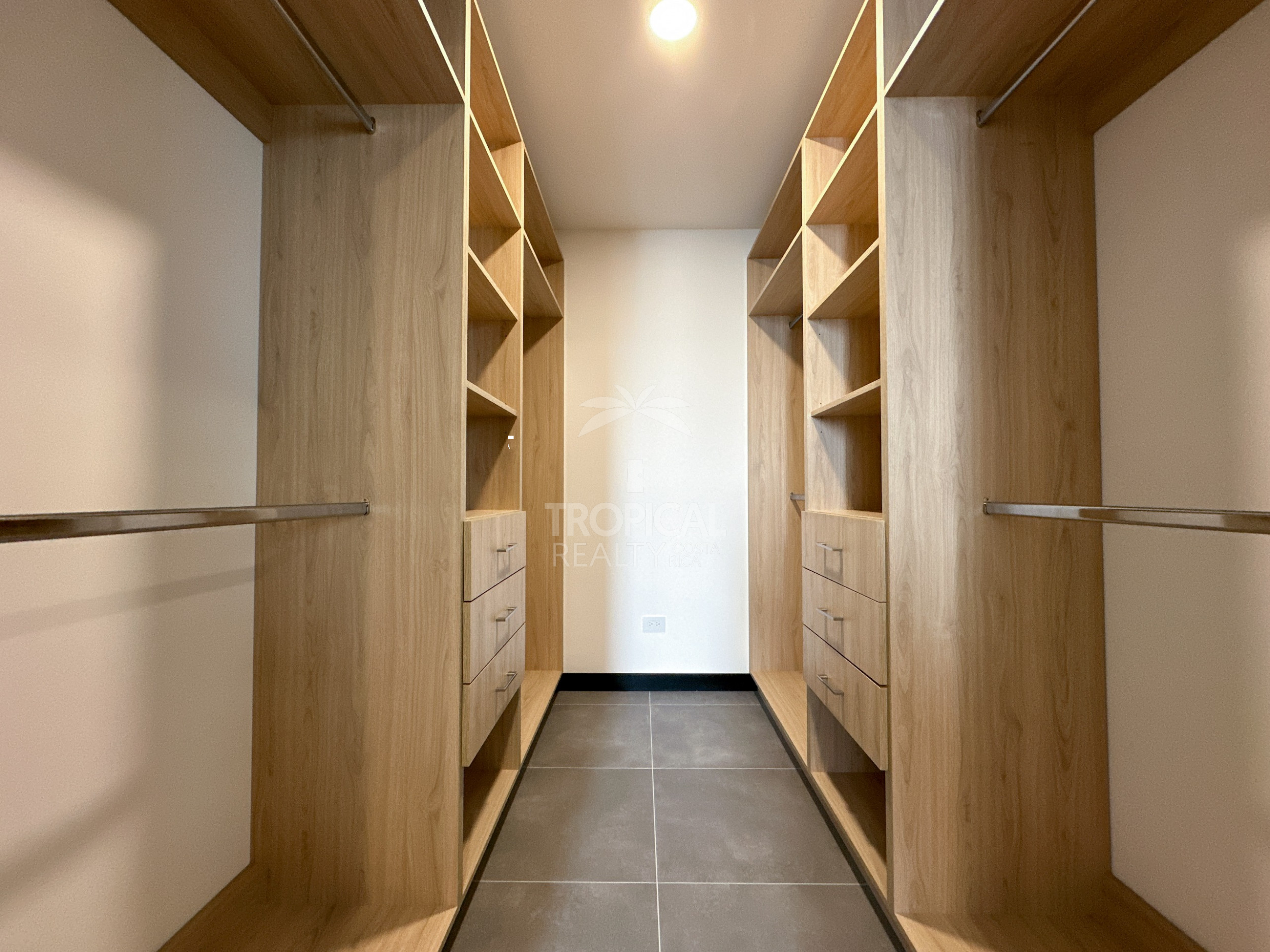 Discover your dream home in the prestigious Bonavista Condominium!