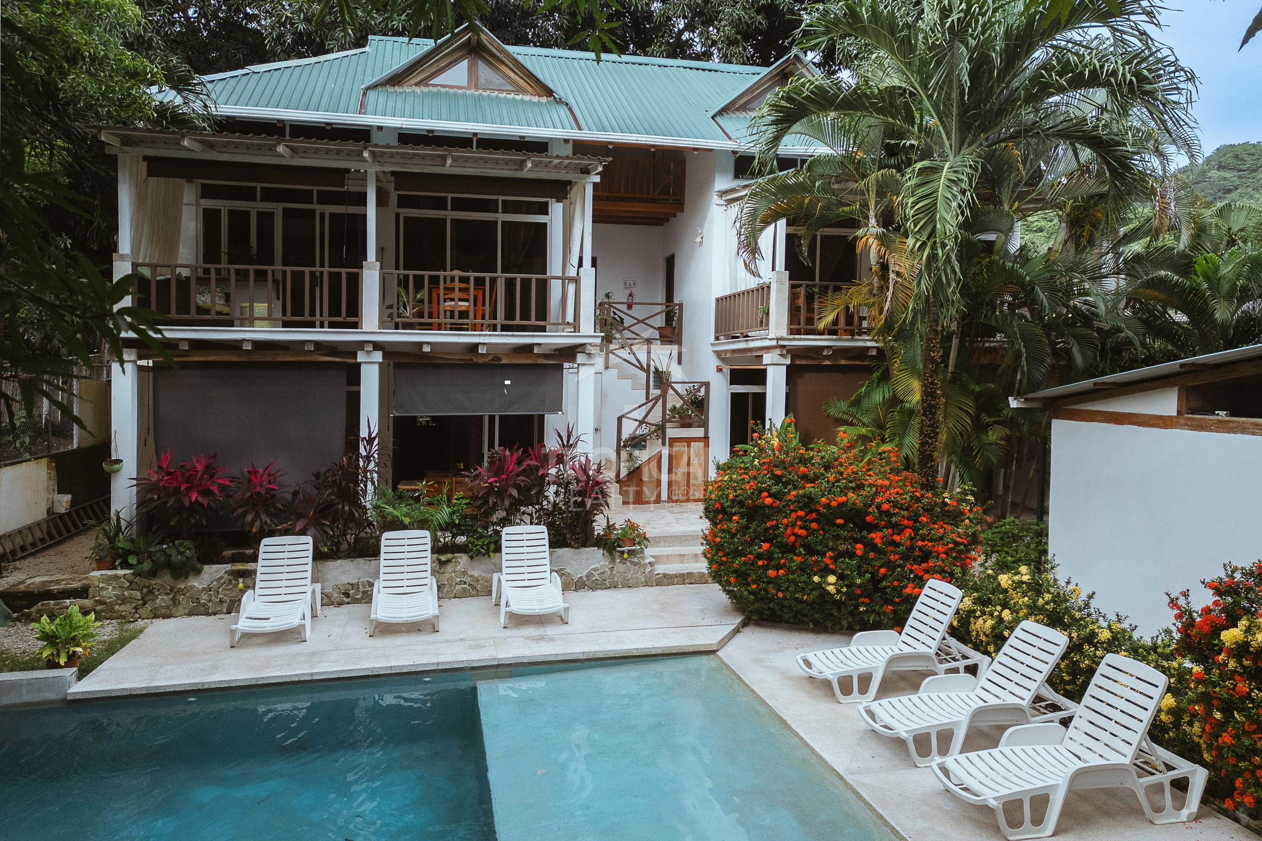 Prime Investment Opportunity: Luxurious Residence in Santa Teresa