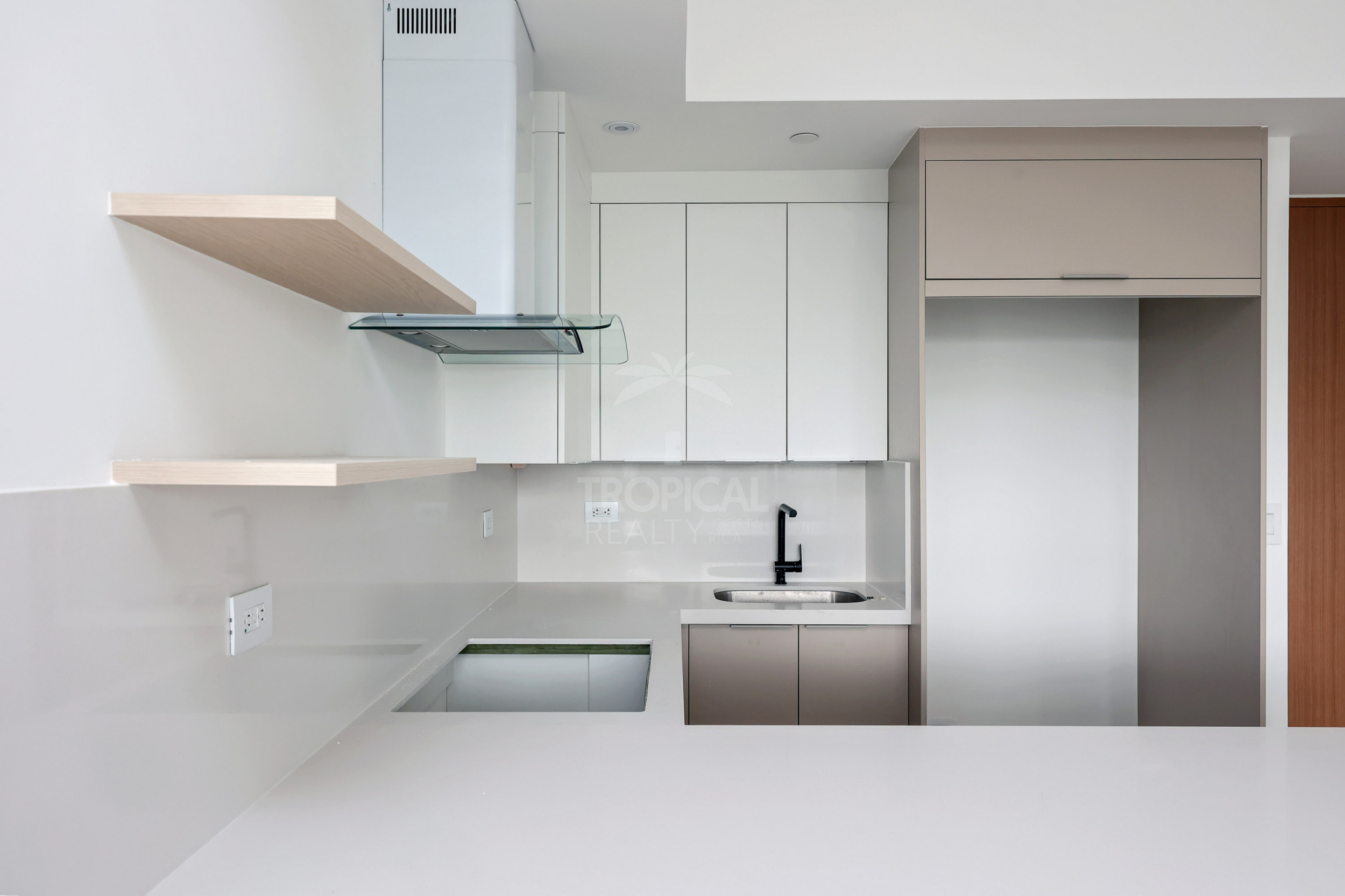Contemporary City View Apartment – La Sabana, San José