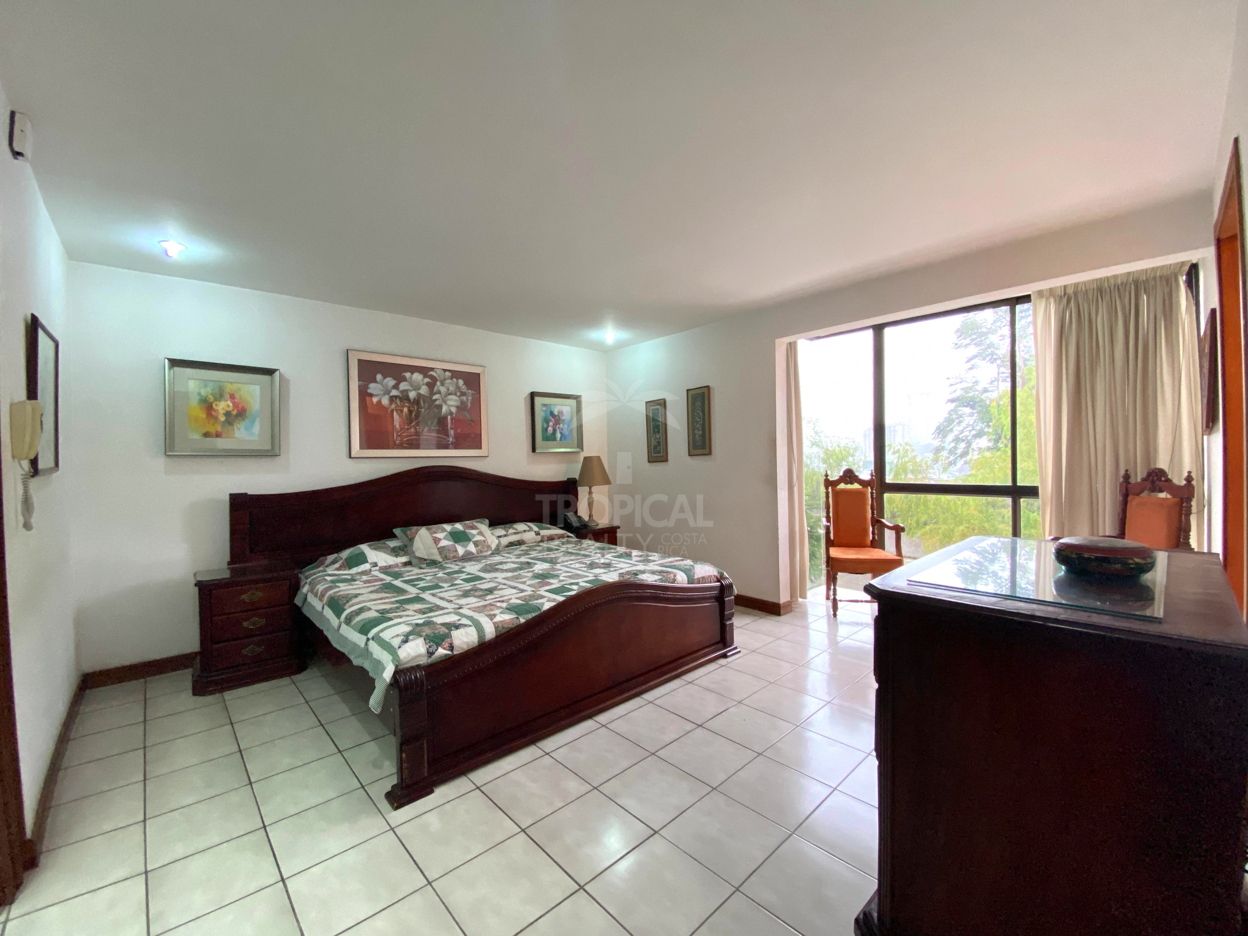 Spacious Apartment in Condominio Santa Fe: Space, Escazu