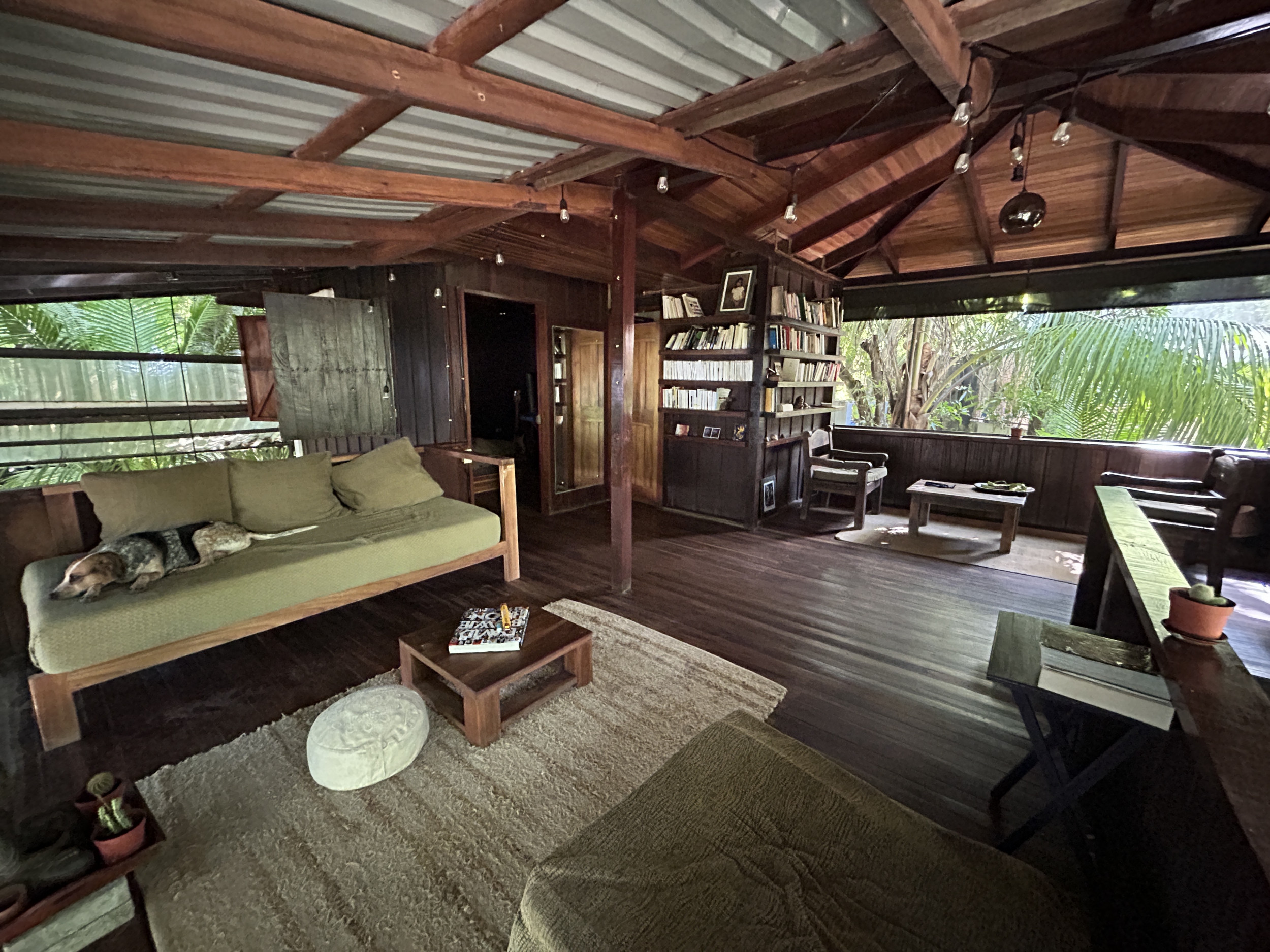 Beachfront house for rent in Santa Teresa