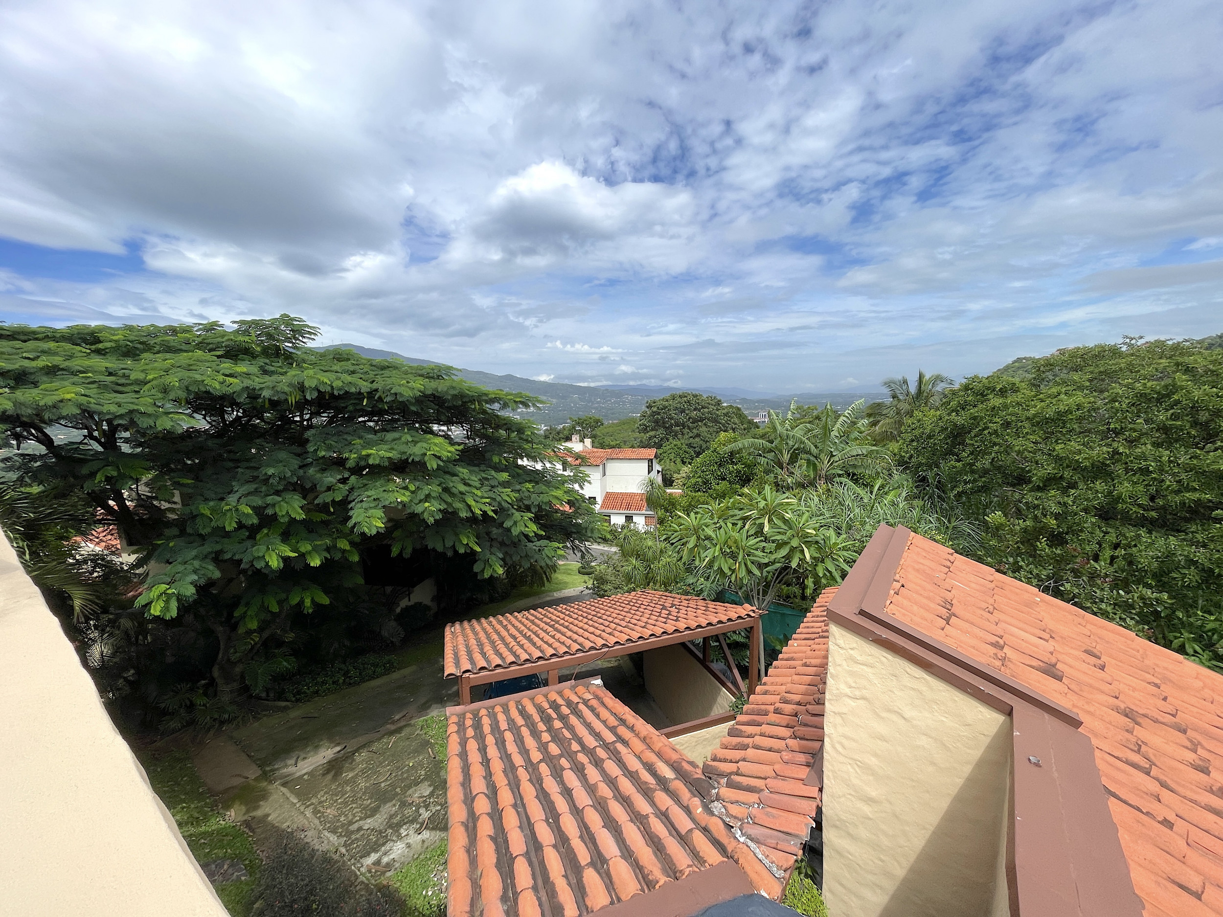 Spacious 5-Bedroom Home in Gated Community in Escazú, Guachipelin Norte