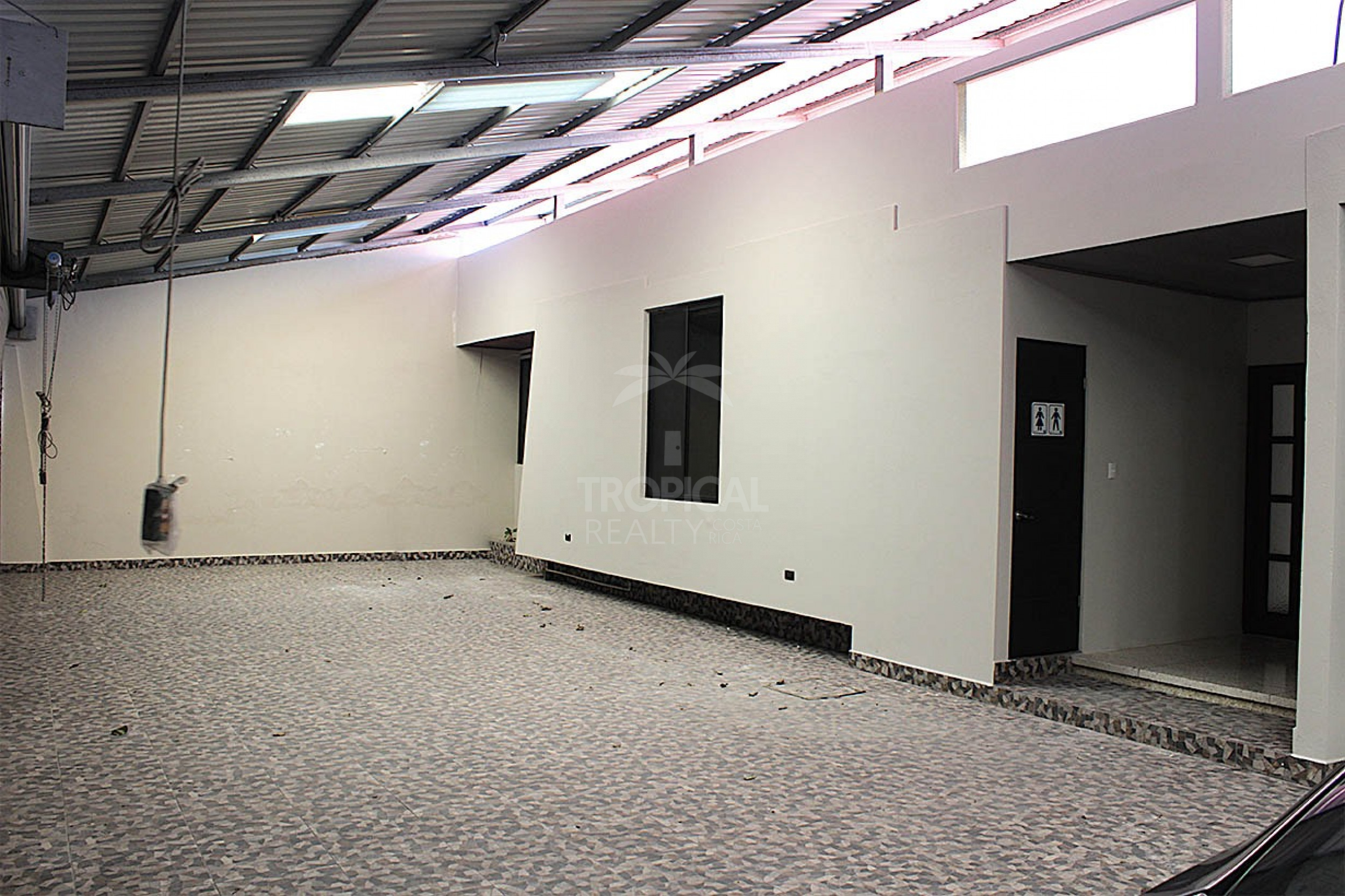 Building for Rent in Barrio Dent, San Pedro – Ideal for Offices or Corporate Headquarters