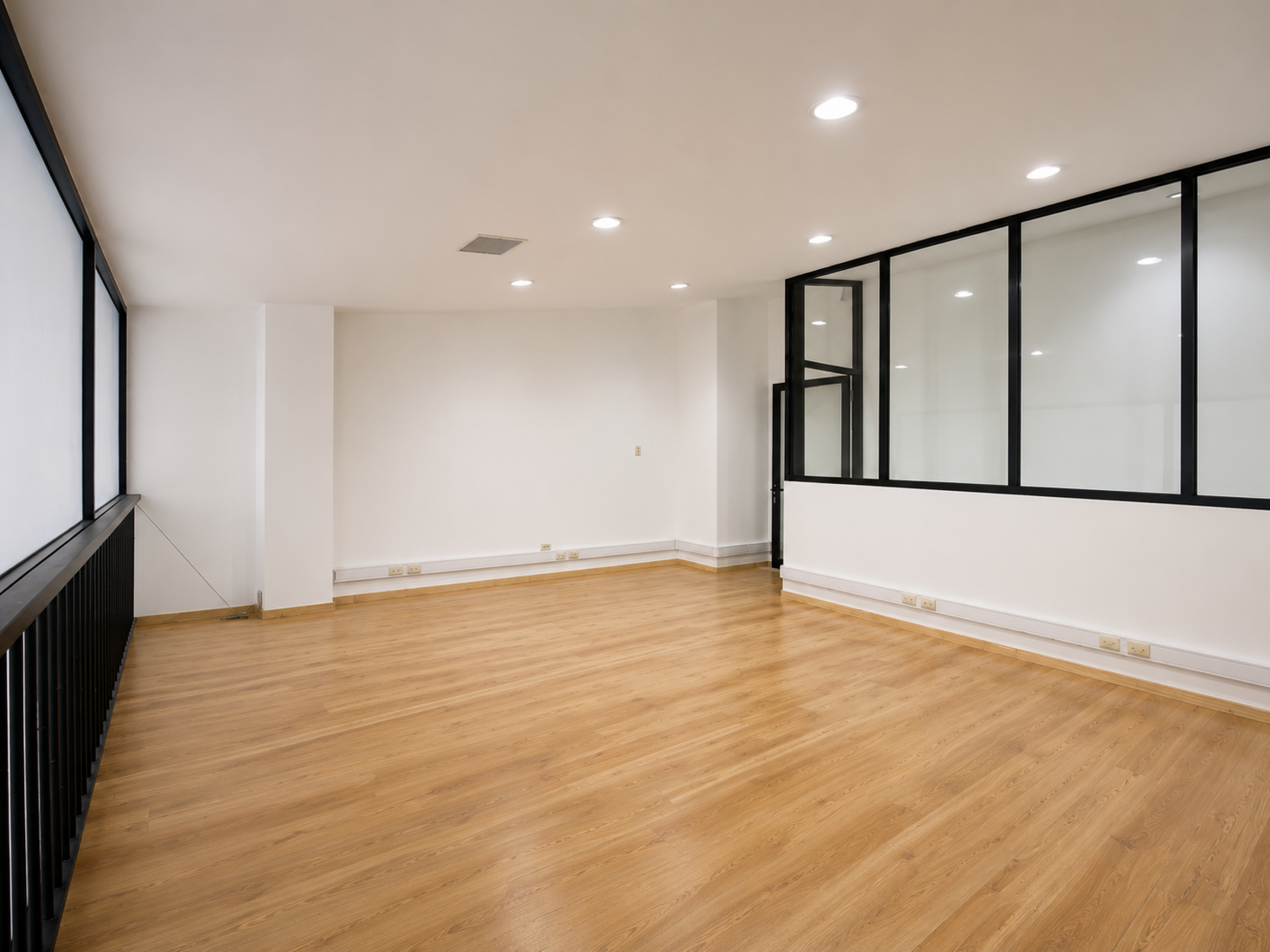Commercial Space for Rent – Plaza Acuarium, Guachipelín, Escazú RENTED