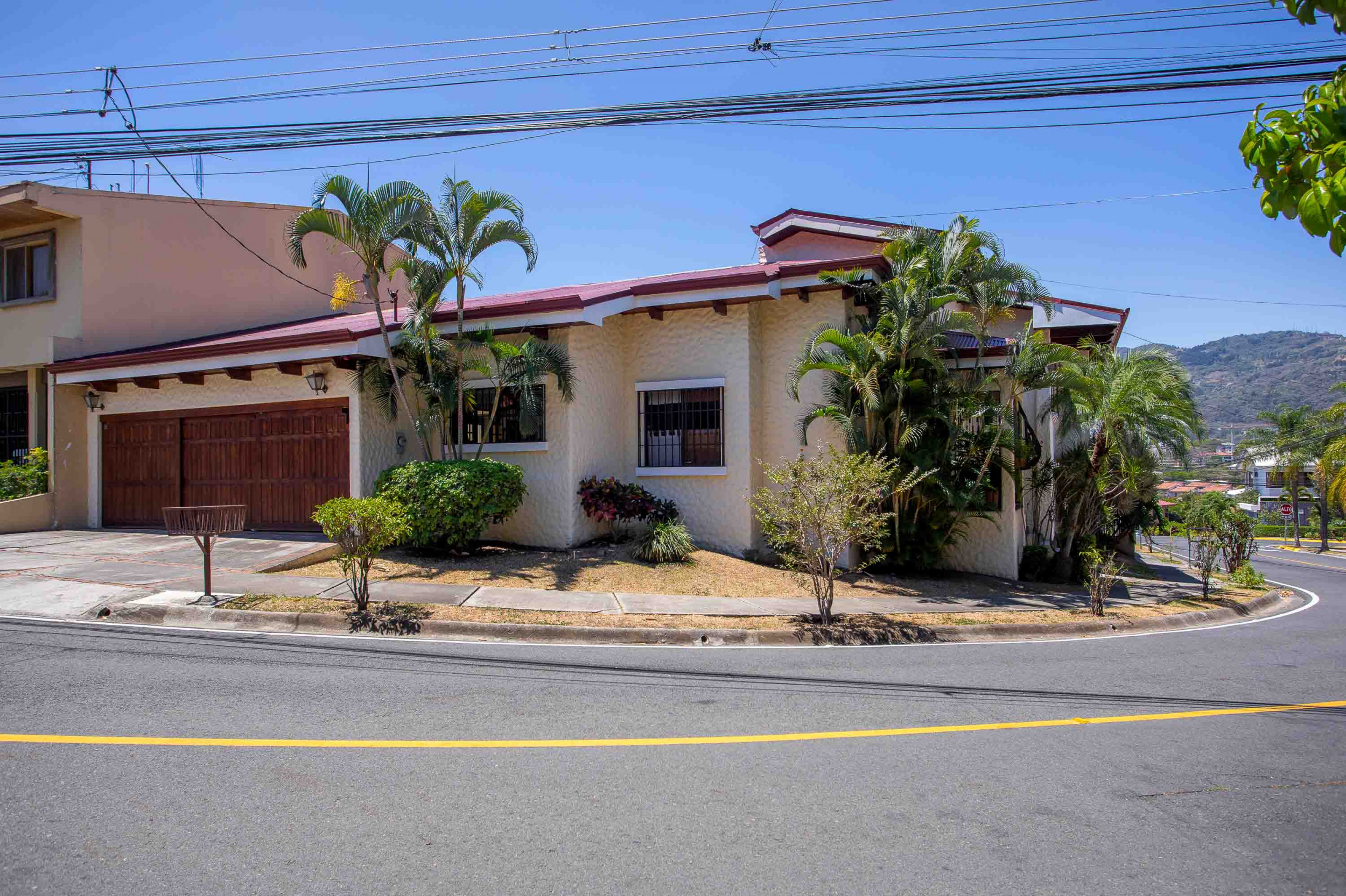 Contemporary Home with Apartment for sale in Trejos Montealegre, Escazu, SOLD