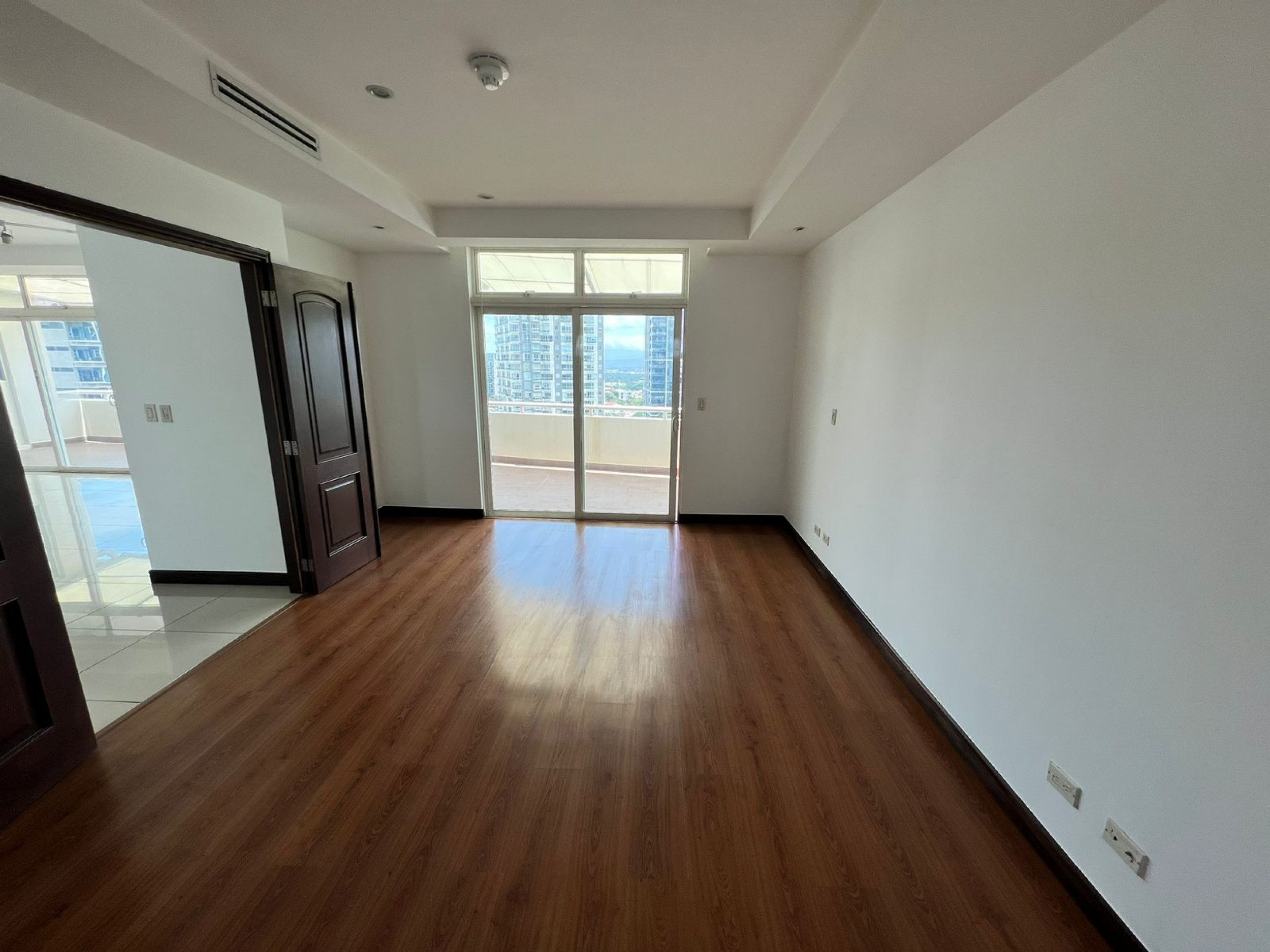 Penthouse Exclusivo en Torre Nunciatura: Elegancia y Funcionalidad SOLD