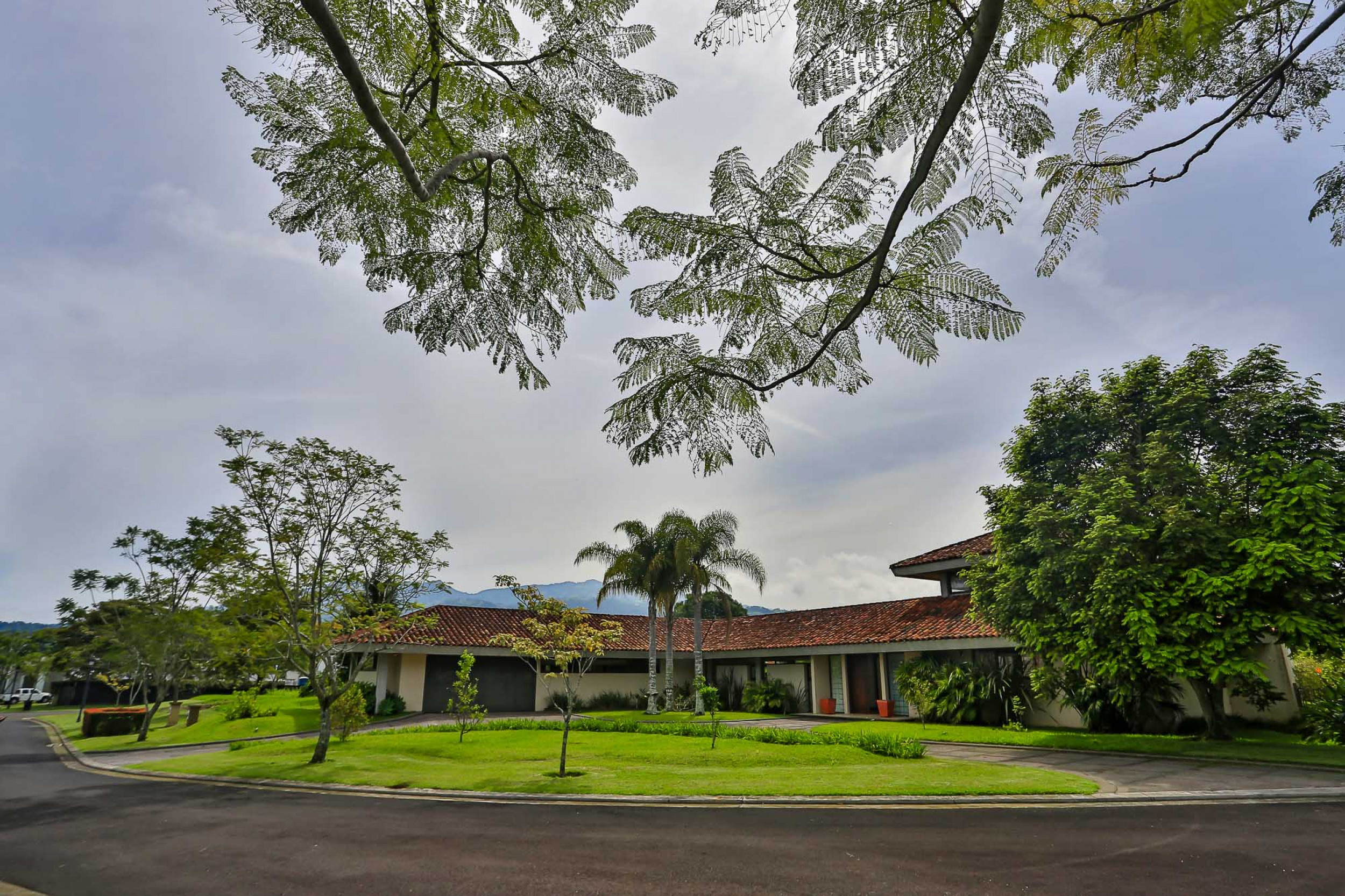 For Sale: Stunning Luxury Home in Monteran, Granadilla – Premier Location and Exclusive Privacy