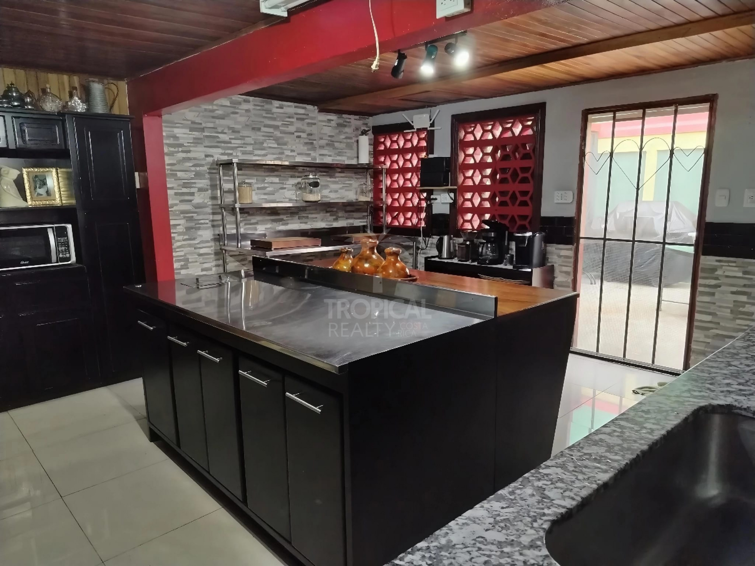 Property 2 homes, Mountain Views in San Isidro, Alajuela – Ideal Income/Hospitality or Vacation Home