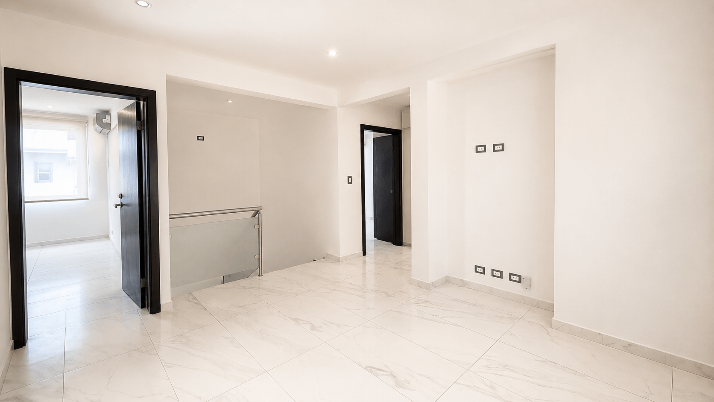Modern Home for Rent in Santa Ana – 3 Bedrooms with Terrace and Spacious Living Areas