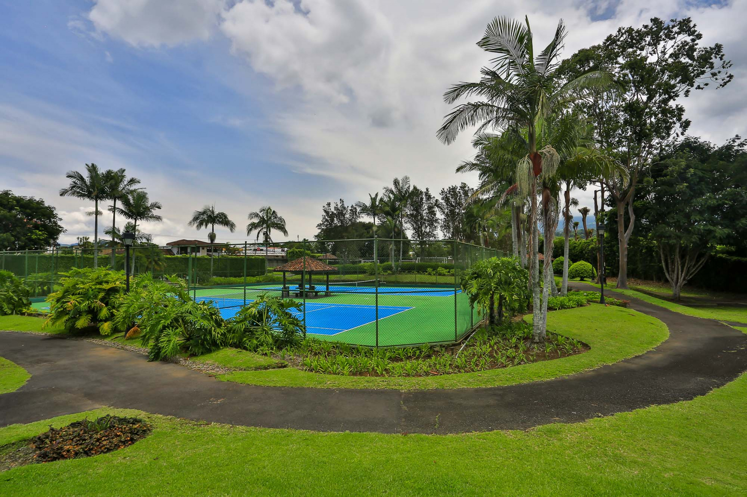 For Sale: Stunning Luxury Home in Monteran, Granadilla – Premier Location and Exclusive Privacy