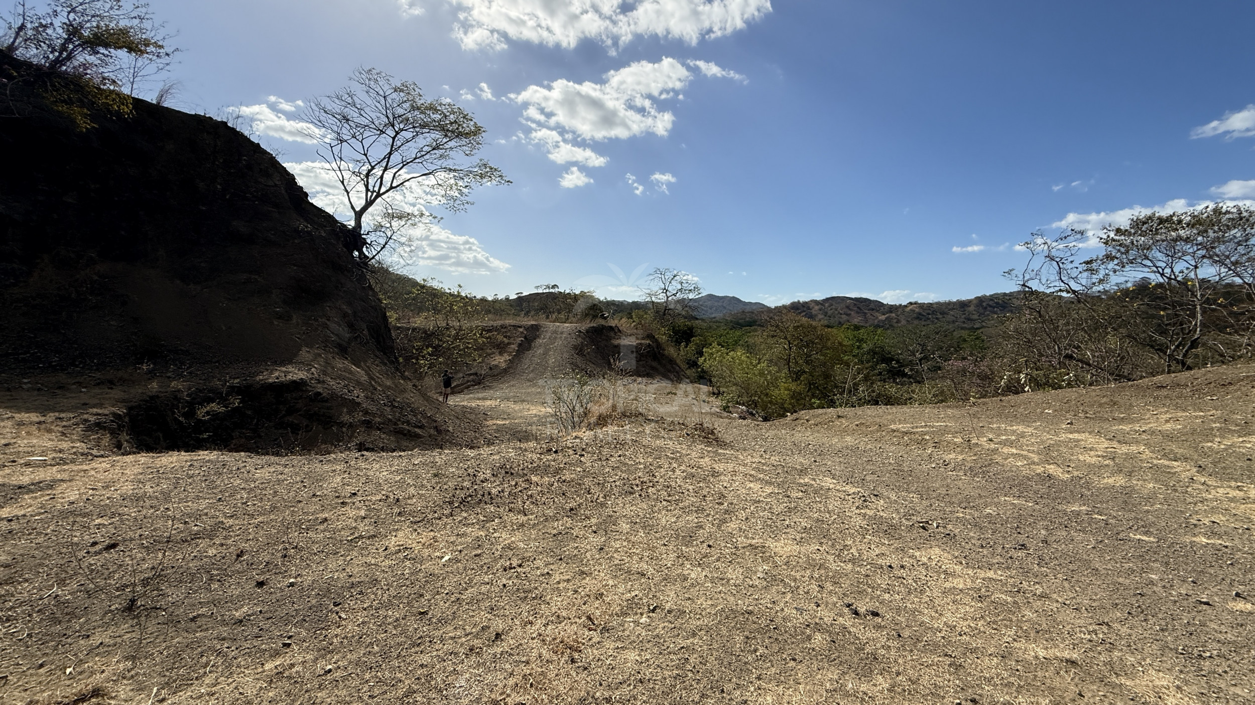 1.4 Hectares in Nuevo Colón, Guanacaste – 92 m Road Frontage
