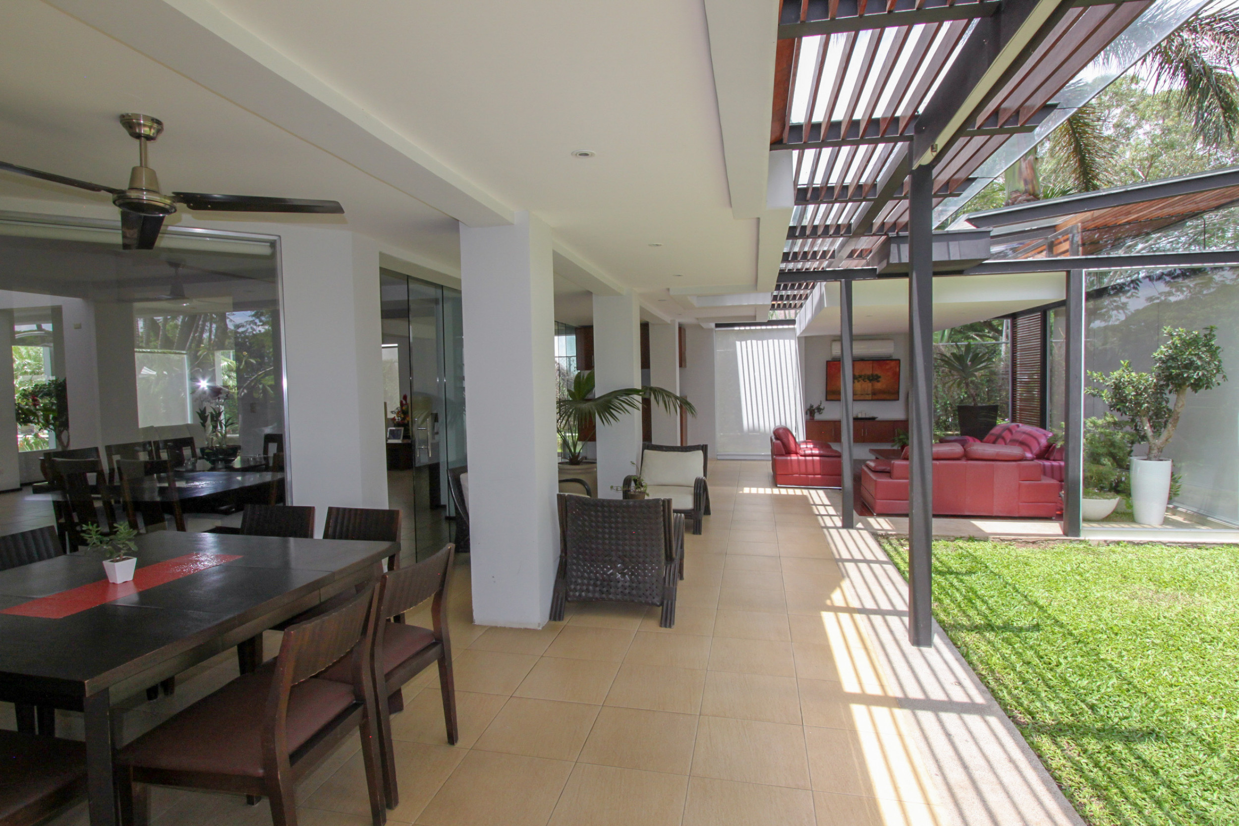 Modern Golf Course Haven: Spectacular Home in Valle del Sol, Santa Ana