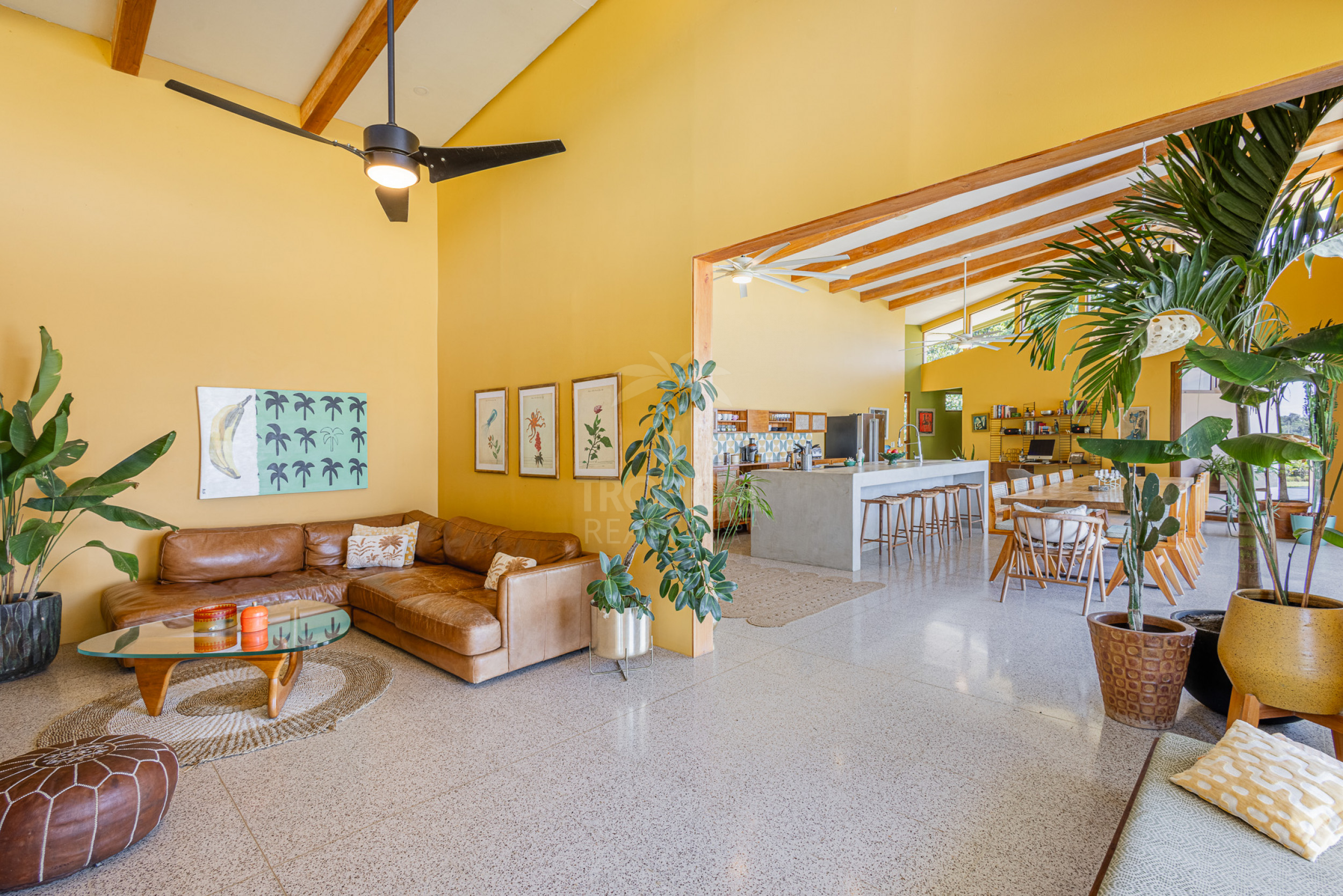 Villa de lujo con vista al mar en condominio cerrado – 3 habitaciones / 3.5 baños, piscina y lote de 5.000 m²