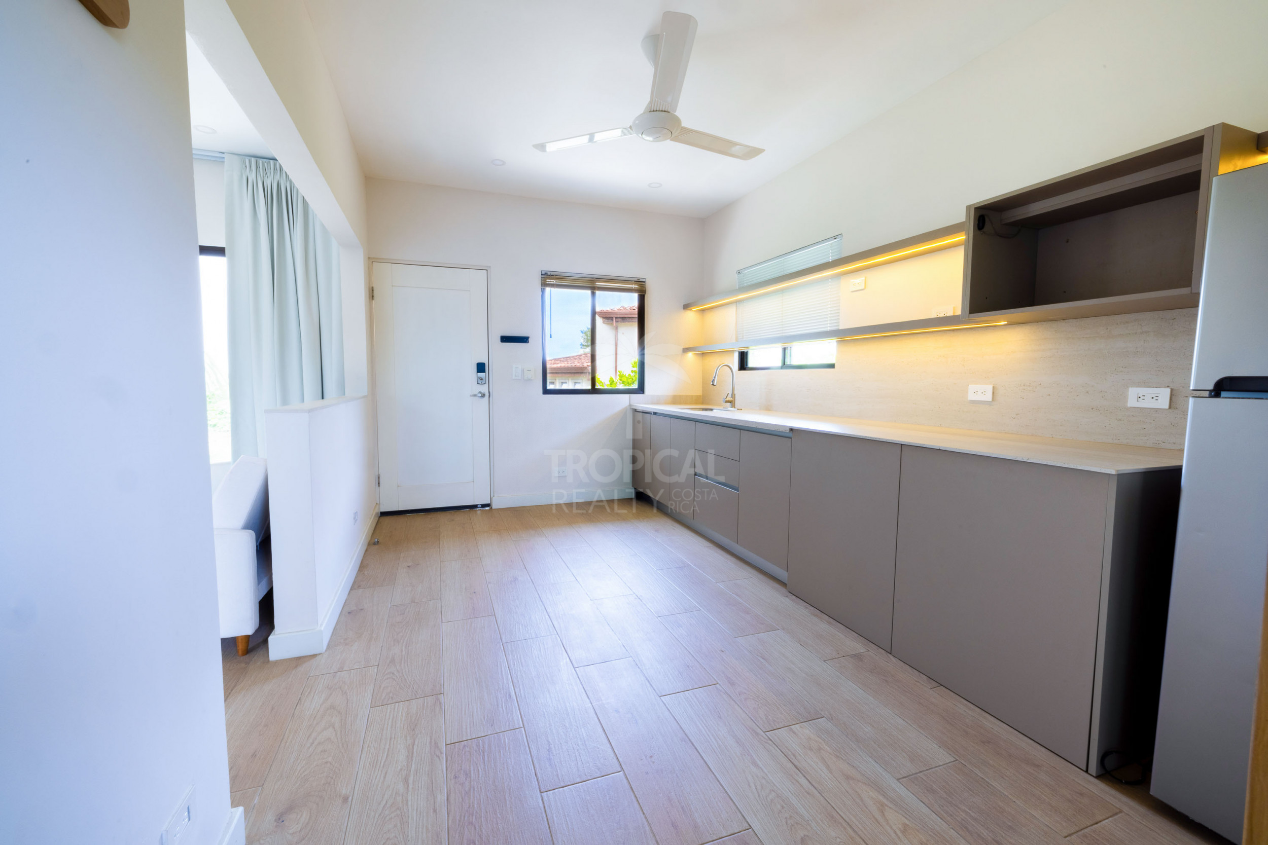 Luxury Residence for Sale in Hacienda Los Reyes – Contemporary Design, Guest Apartment & Exclusive Lifestyle