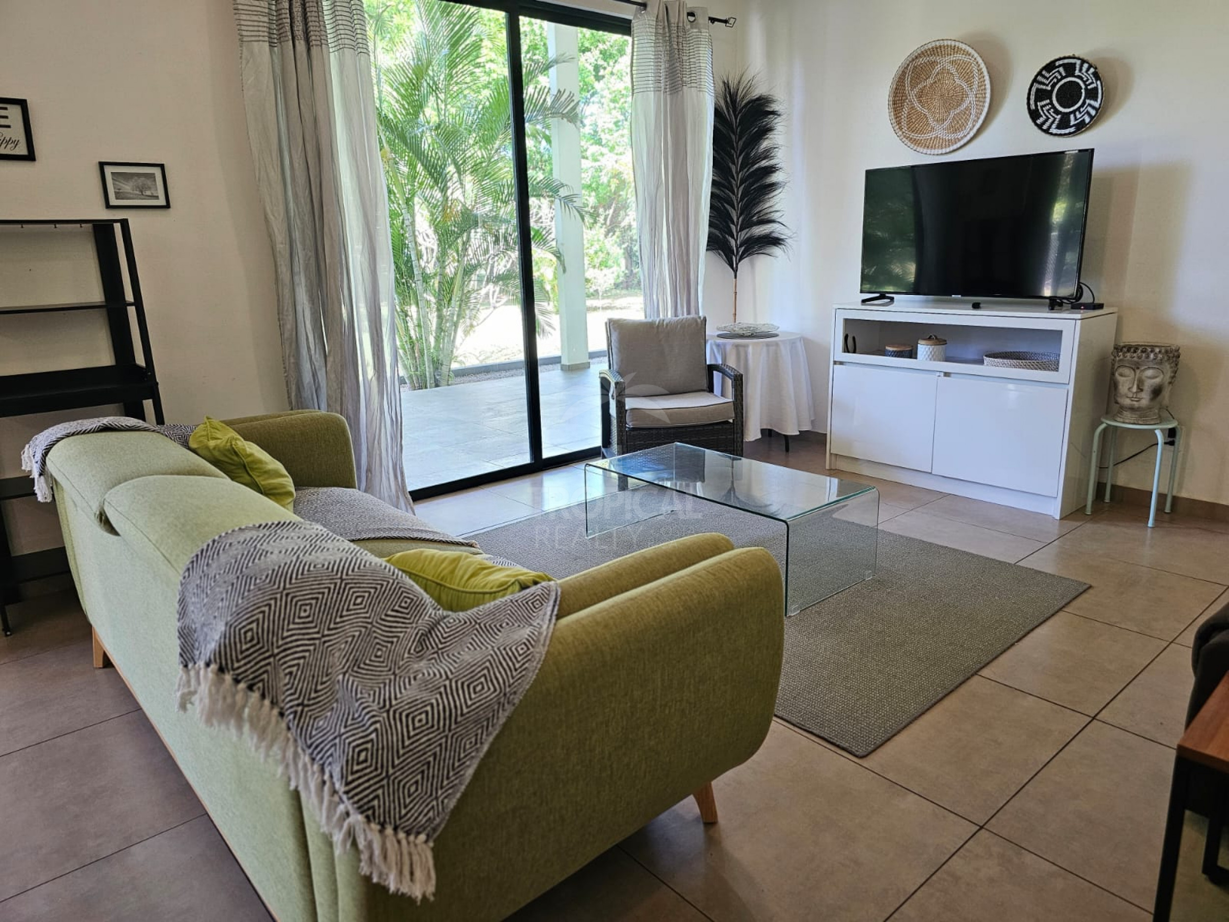 Luxury Bed & Breakfast Estate for Sale Near Playa Tamarindo – Prime Investment Opportunity