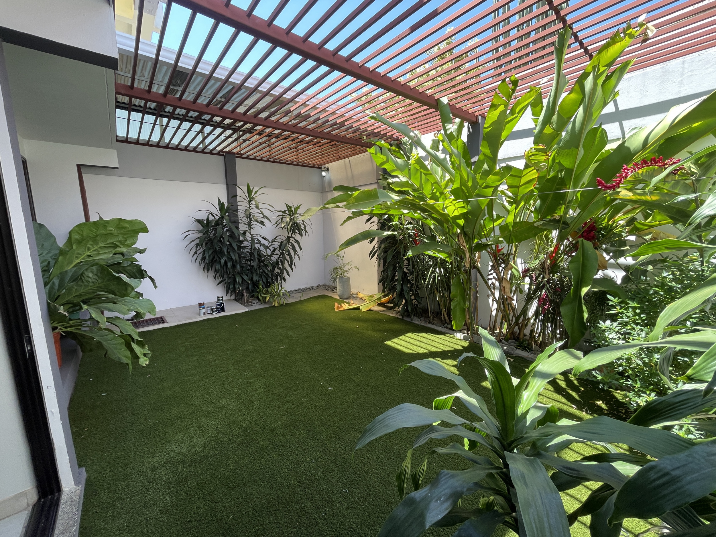 Detached House in Escazú, Trejos Montealegre: For Sale or Rent