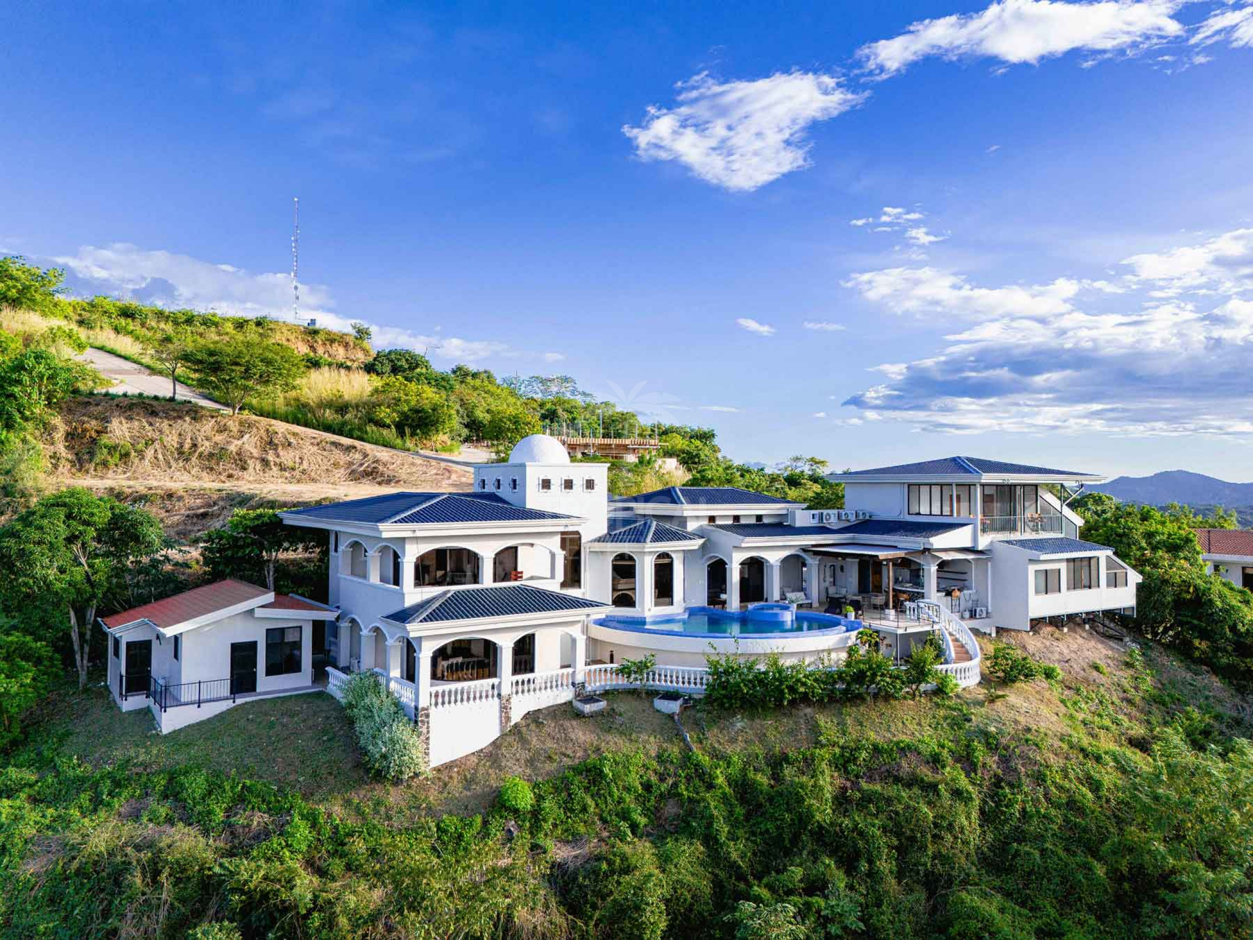 Luxury Villa in Guanacaste with Infinity Pool and Panoramic Ocean & Volcano Views