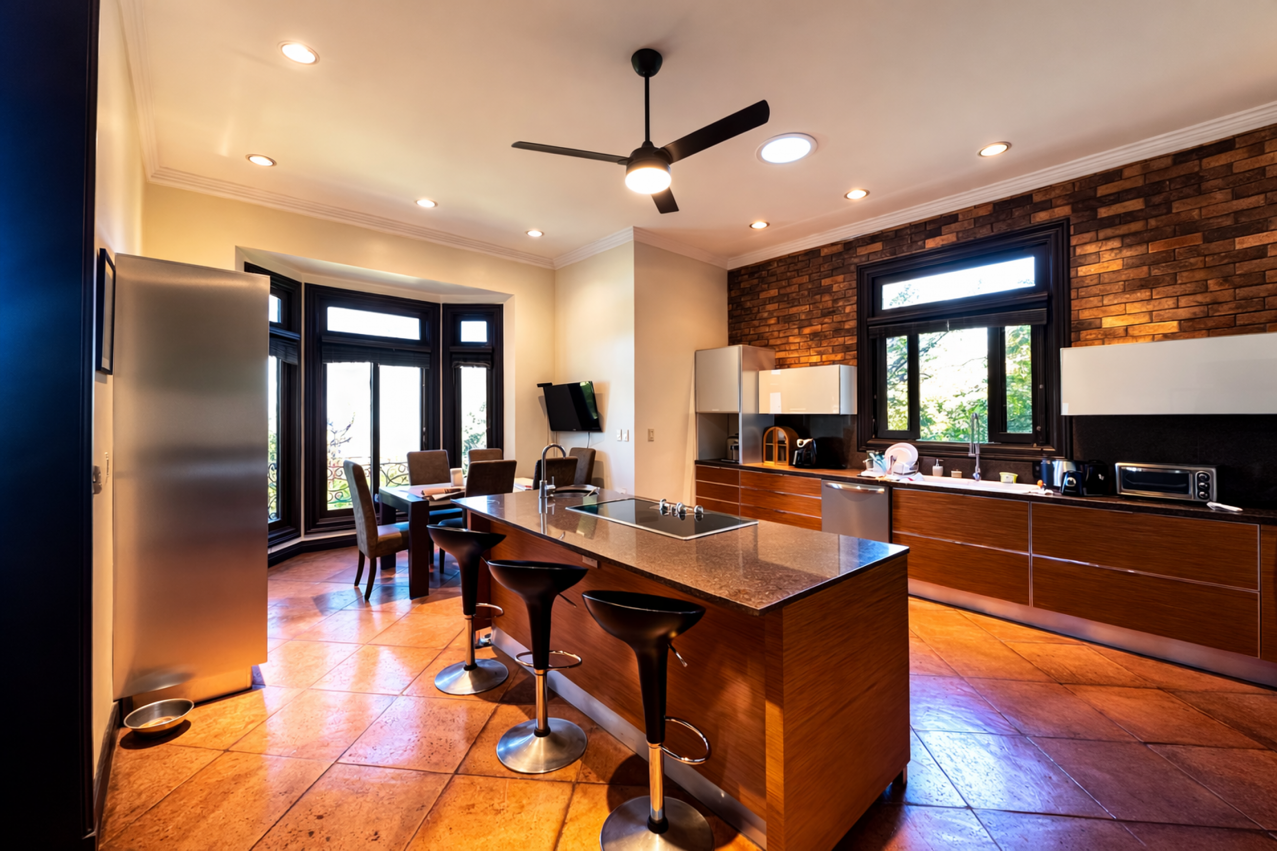 Tuscan-Style Luxury Residence for Sale – Pozos, Santa Ana
