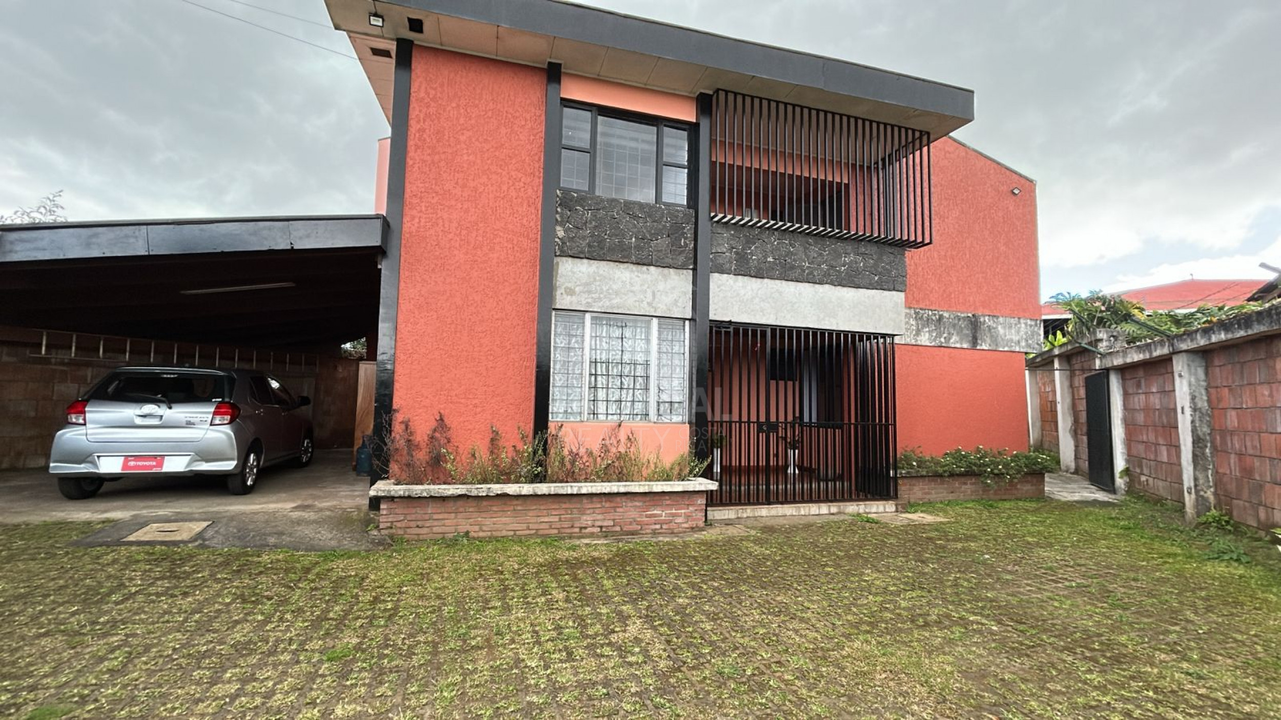 For Sale: House with Mixed Land Use in Granadilla – Large Lot with Development Potential | $819,000