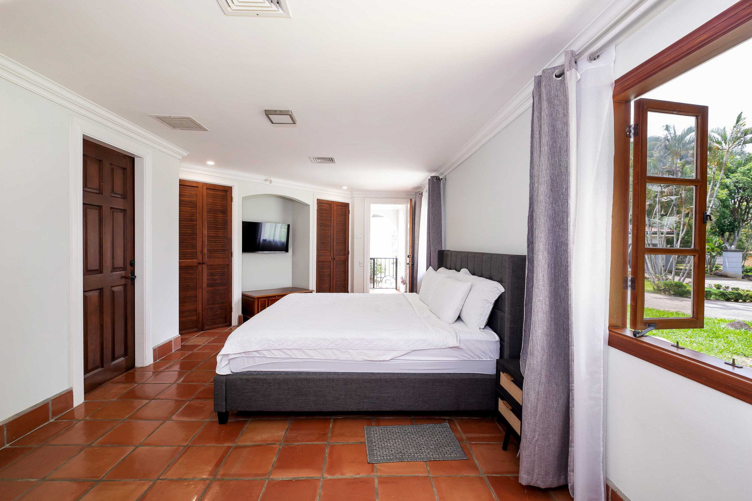 Resort-Style Luxury Villa in Turrucares, Alajuela: Your Dream Home Awaits!