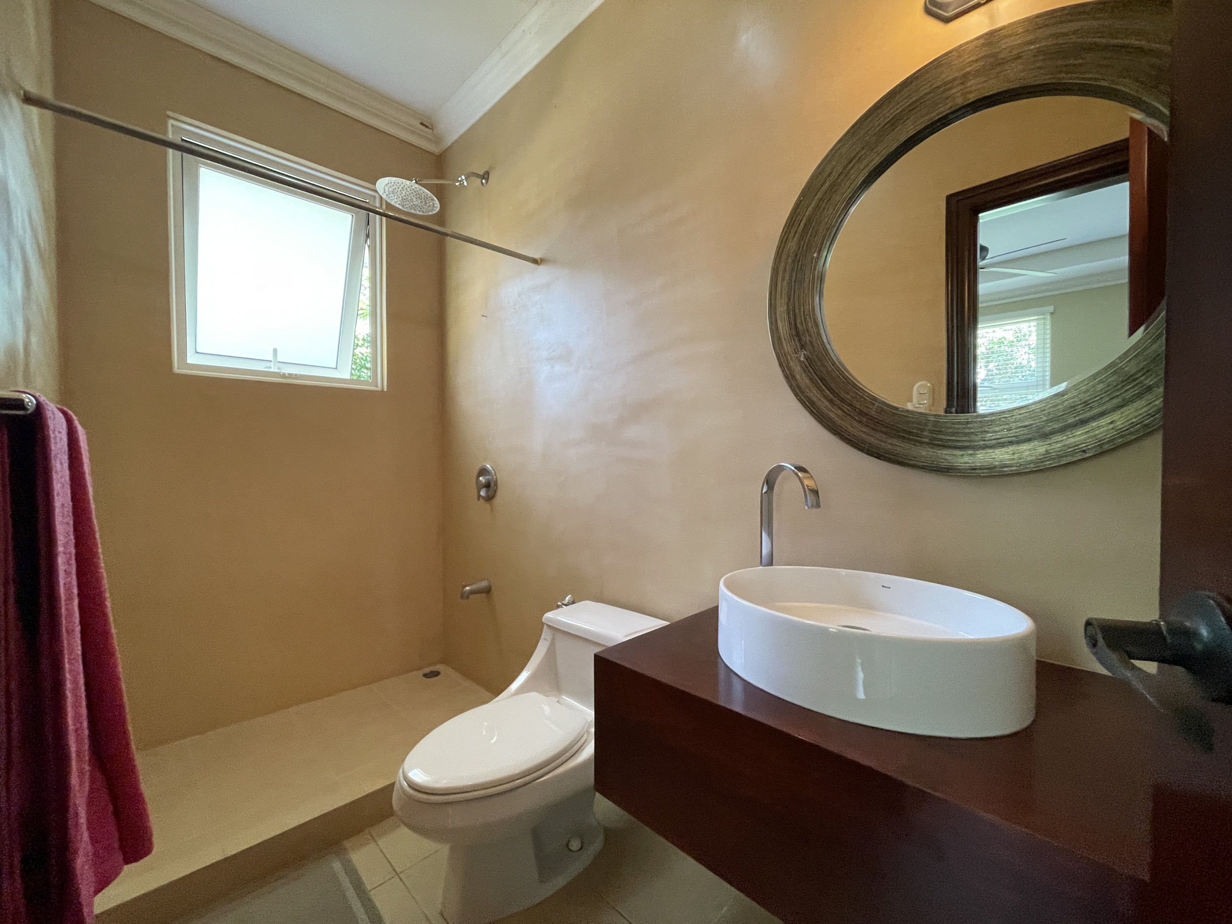 House for sale in Ciudad Colón, El Rodeo – With Pool and Spacious Green Areas