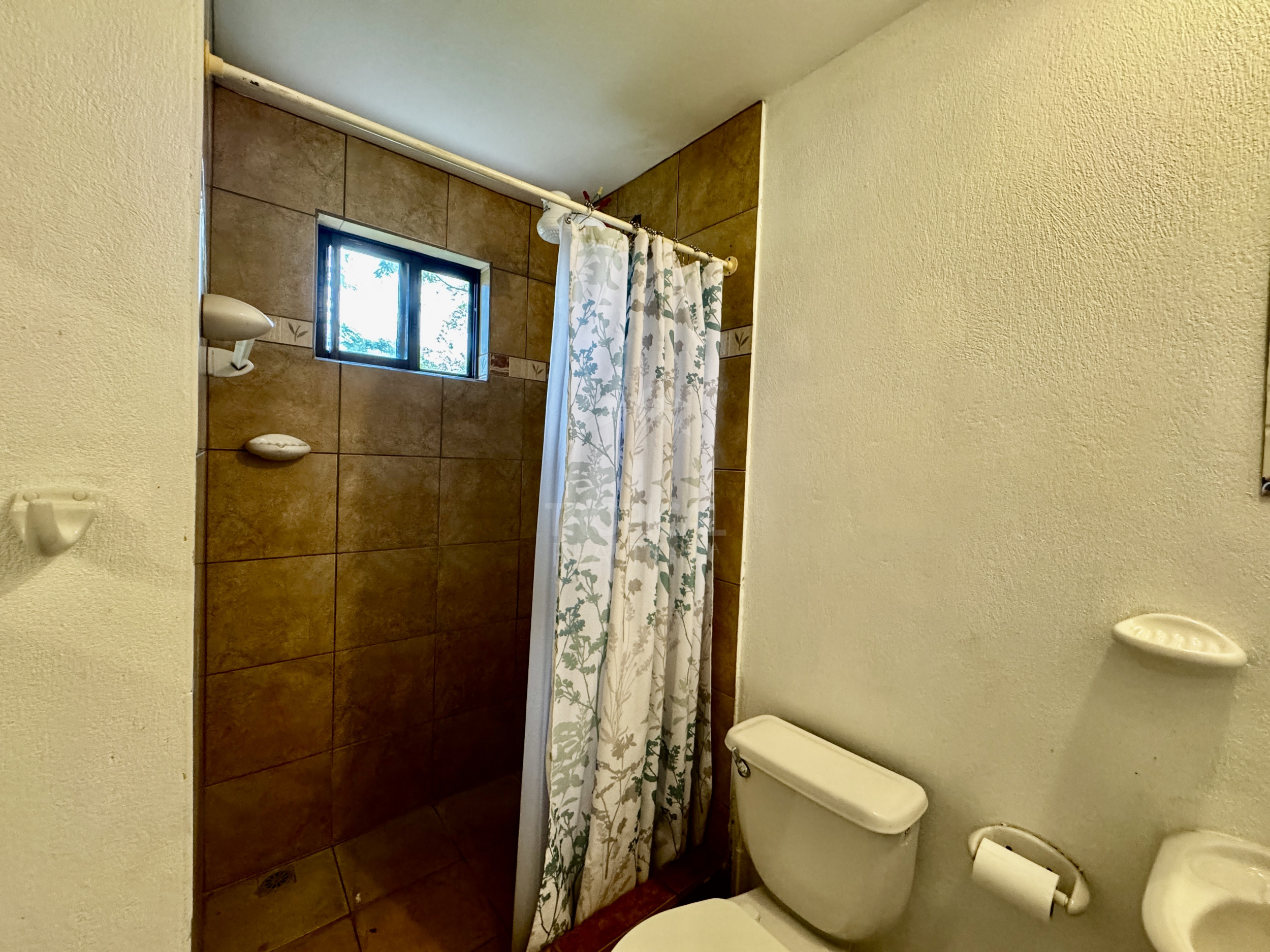 Apartamento en alquiler en Montezuma, tres habitaciones, su hogar frente al paraíso.
