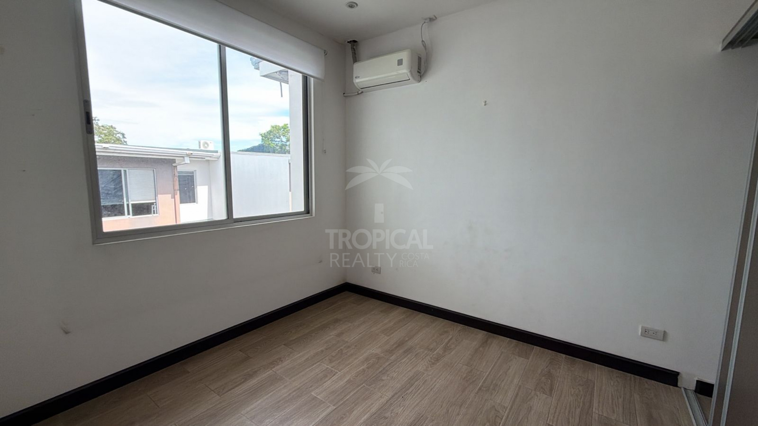 Contemporary Townhome for Sale in Pozos de Santa Ana – Comfort, Location & Great Value