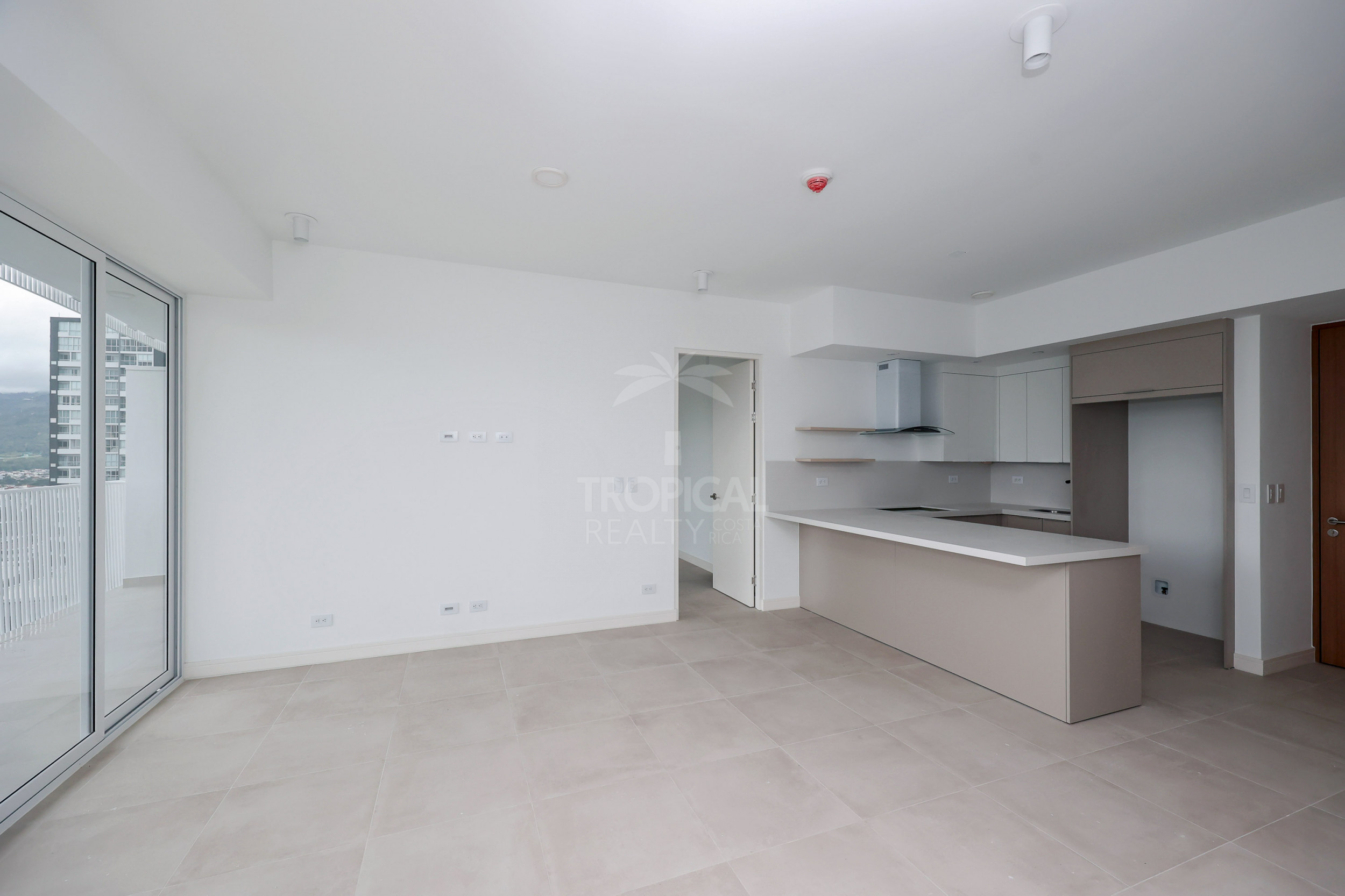 Contemporary City View Apartment – La Sabana, San José