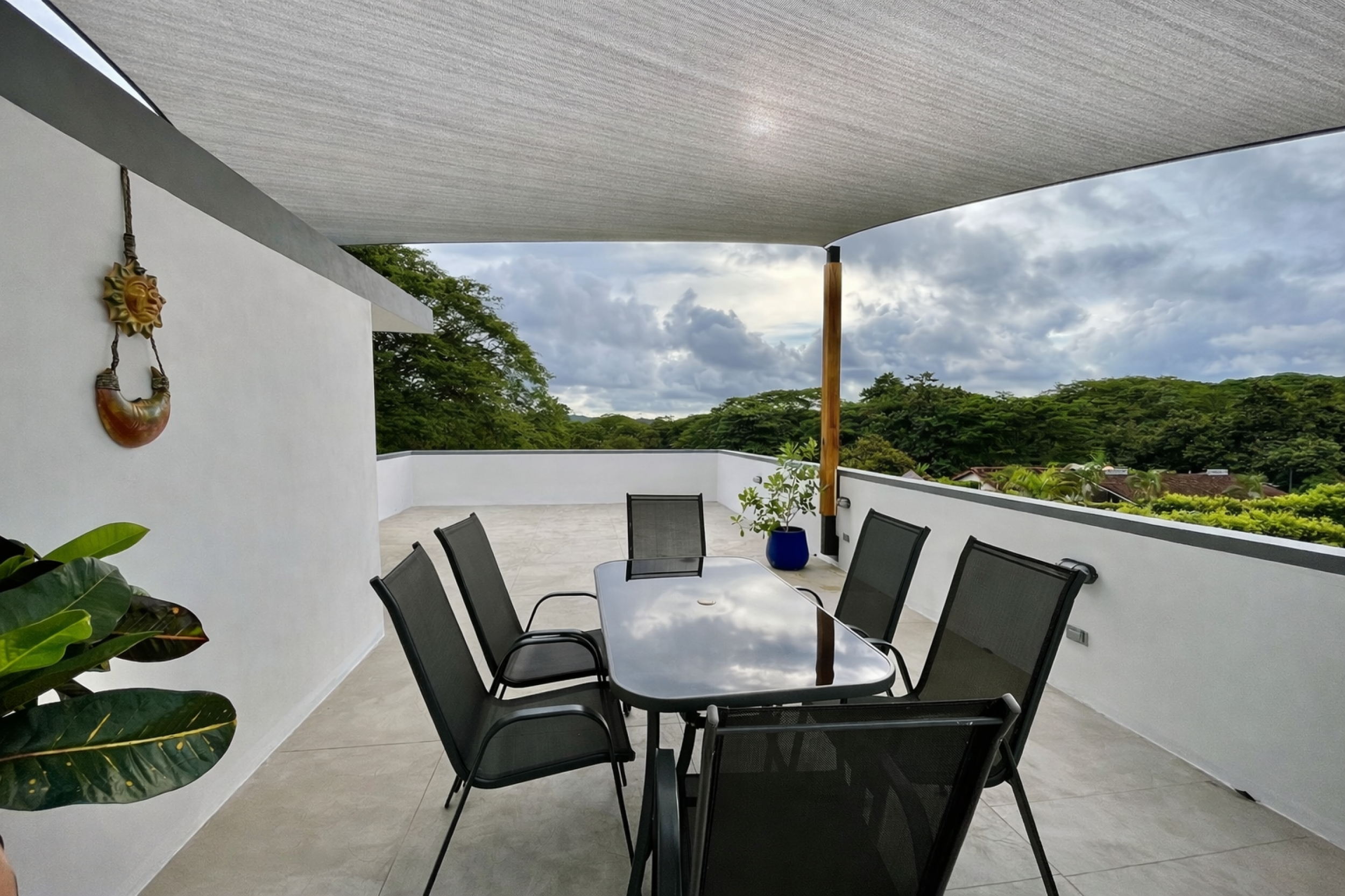 Contemporary Home with Infinity Pool in Tamarindo – 4 Bedroom Tropical Retreat on Large Lot