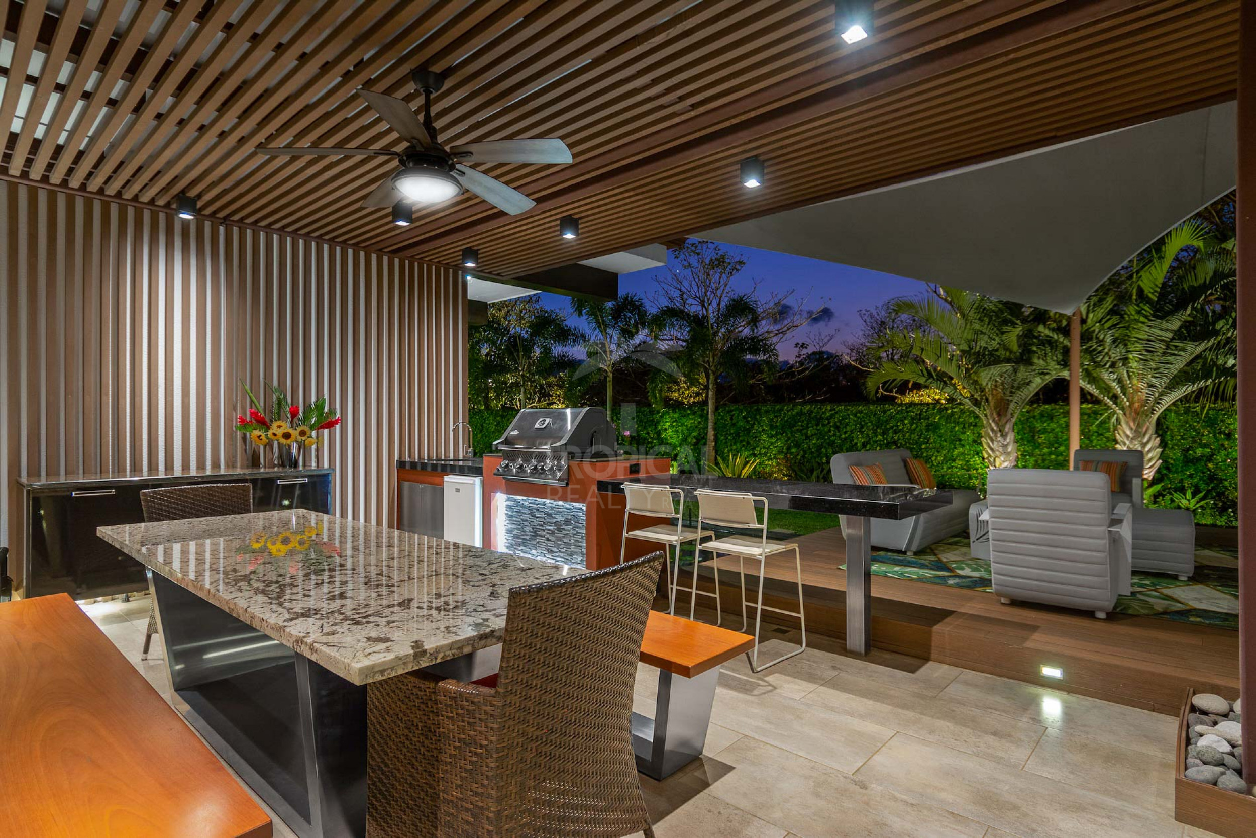 La Hacienda Cosmopolitan Chic – Exclusive Single-Level Luxury Estate in Santa Ana