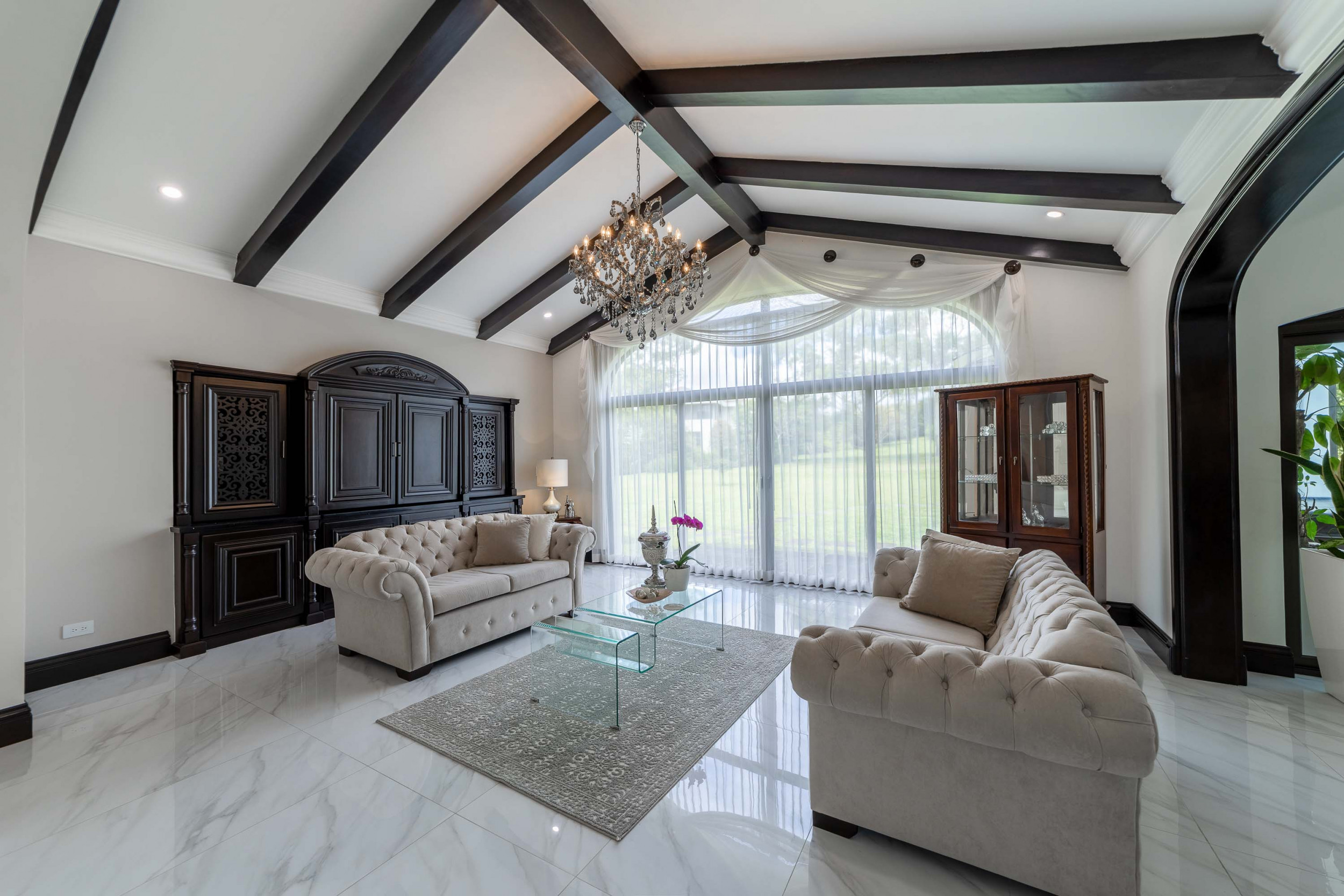 Monteran Luxury Estate: Exquisite 3-Bedroom Residence SOLD