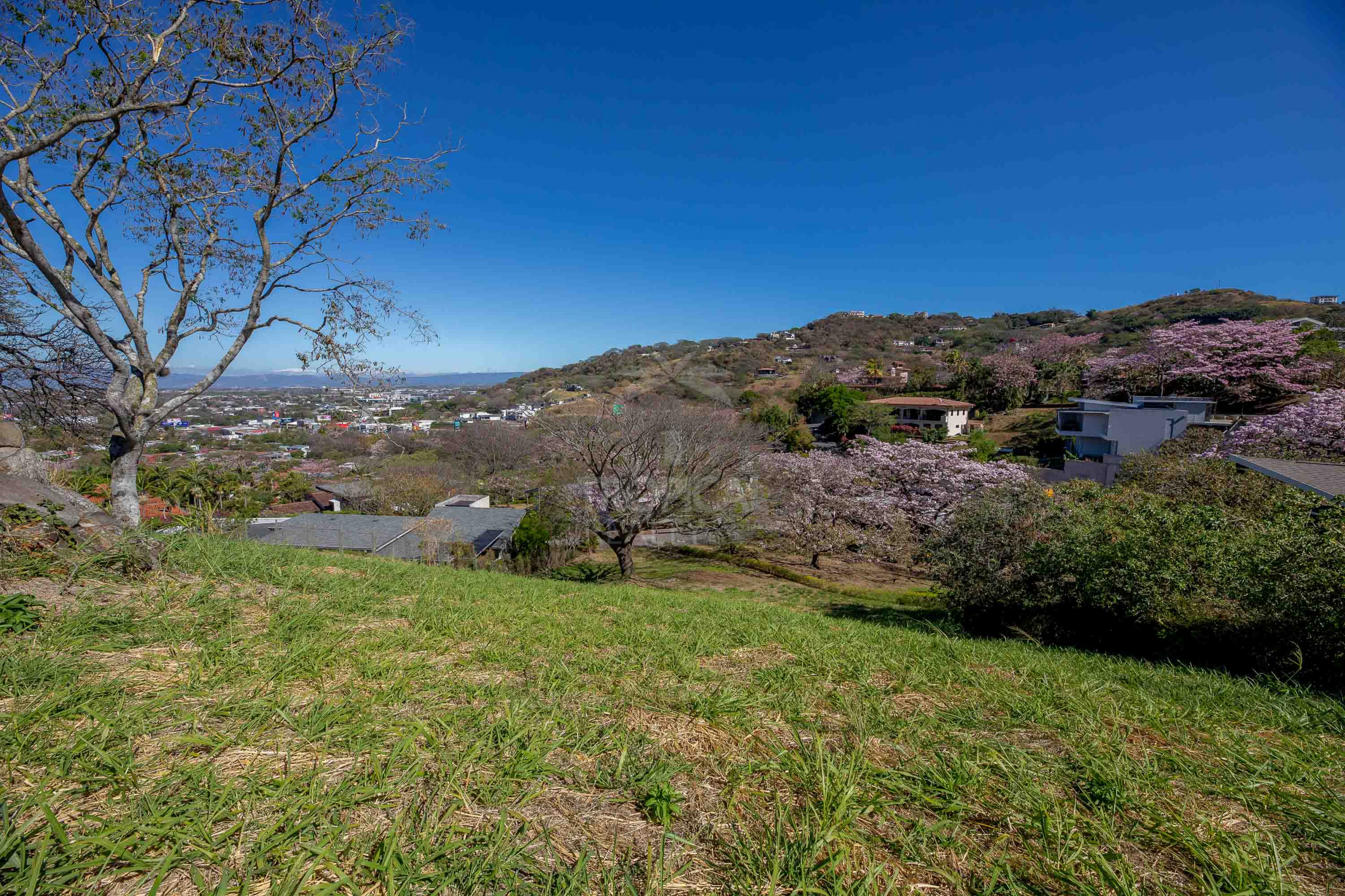 Premium Lot for Sale in Valle Escondido, Santa Ana – 1,071 m² with Sunset Views